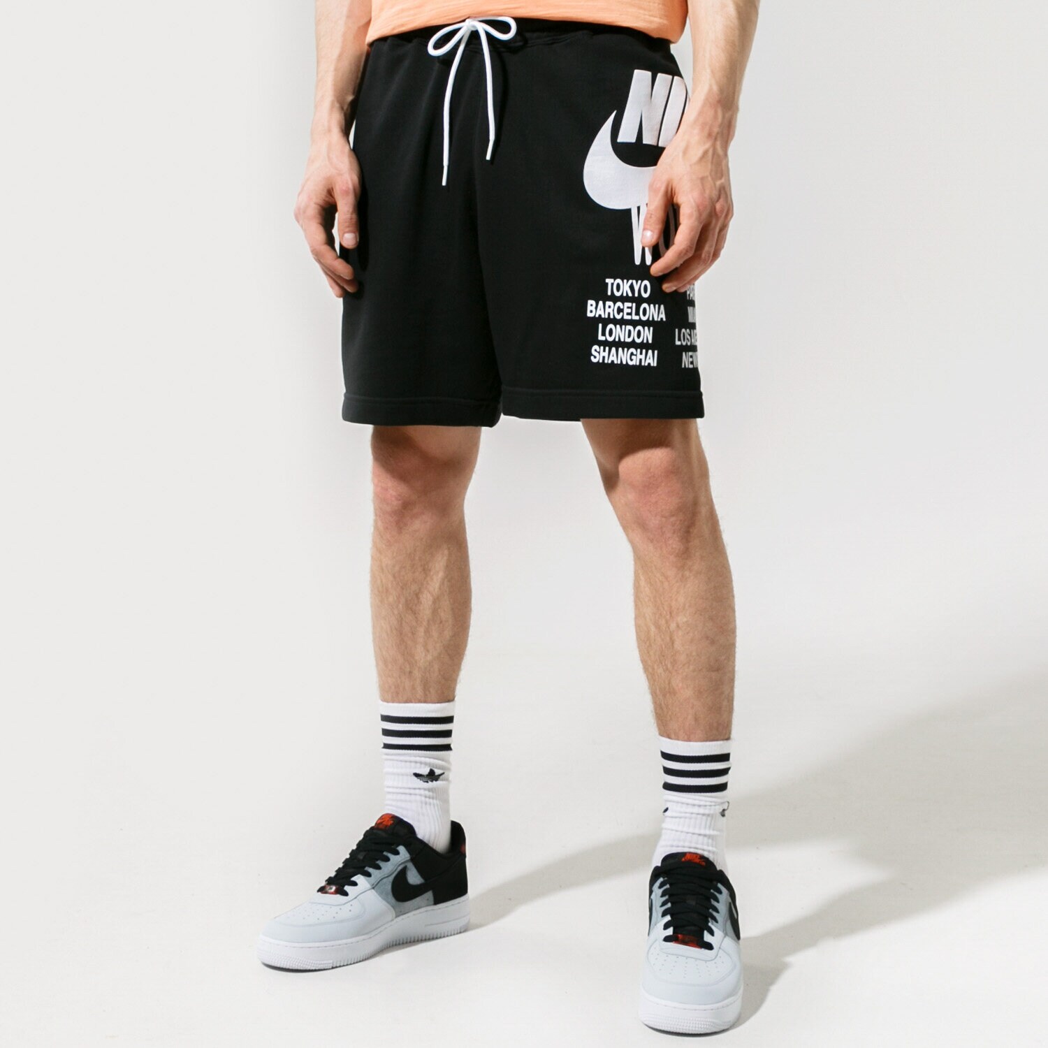 Femei pantaloni scurți NIKE PANTALONI SCURȚI SPORTSWEAR DA0645-010 Negru