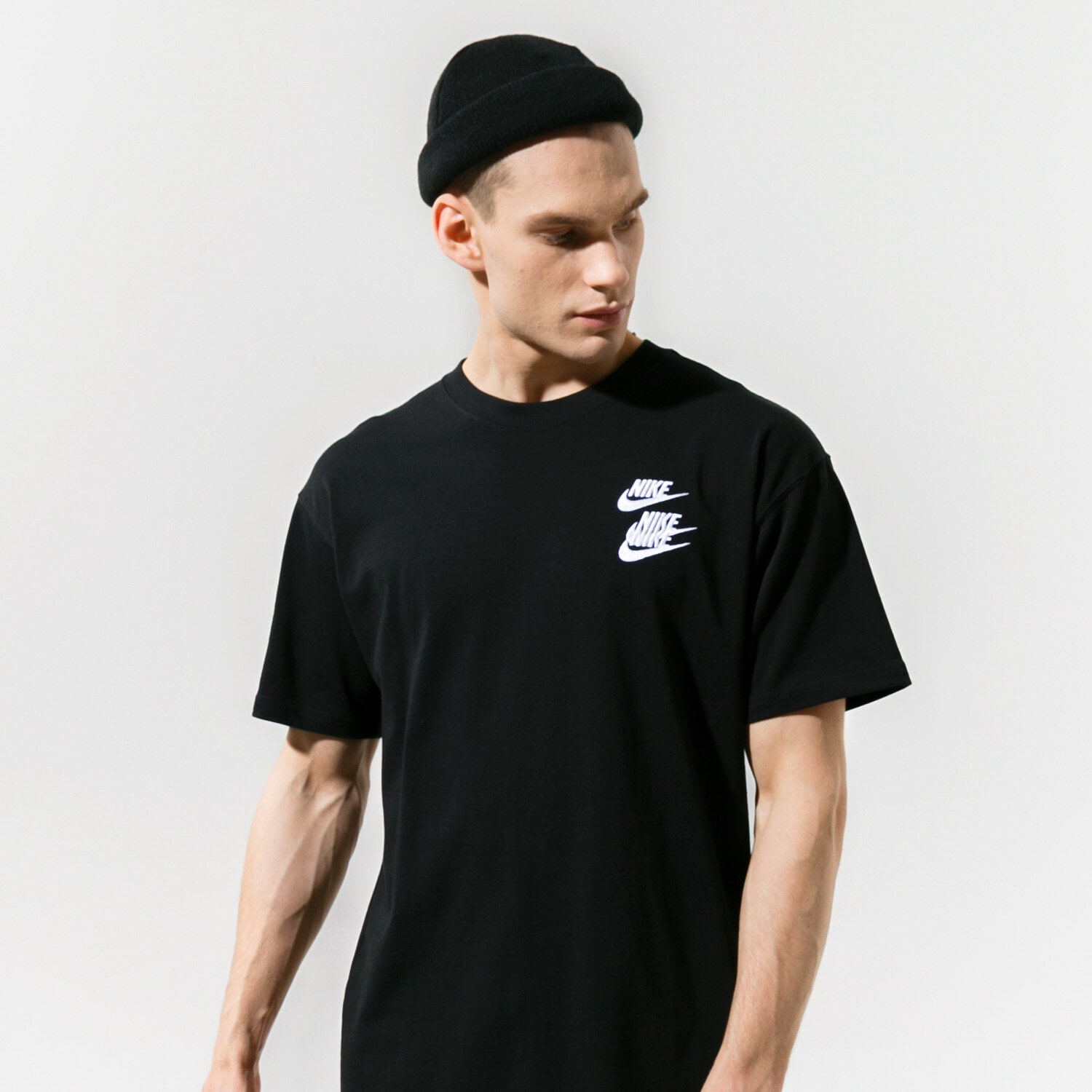 Bărbați tricou NIKE TRICOU M NSW TEE WORLD TOUR 2 DA0989-010 Negru
