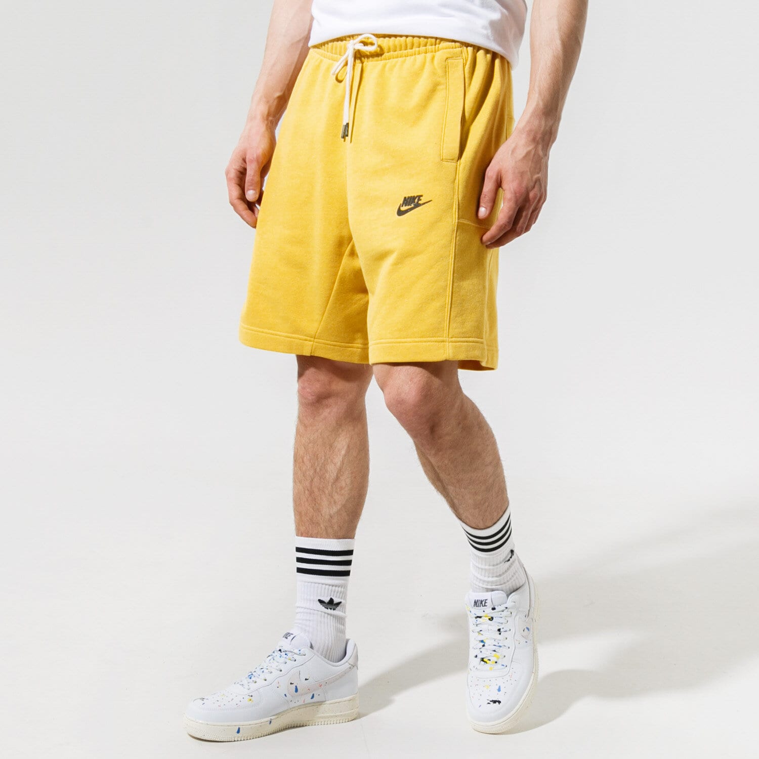 Femei pantaloni scurți NIKE PANTALONI SCURȚI SPORTSWEAR DA0688-761 Galben