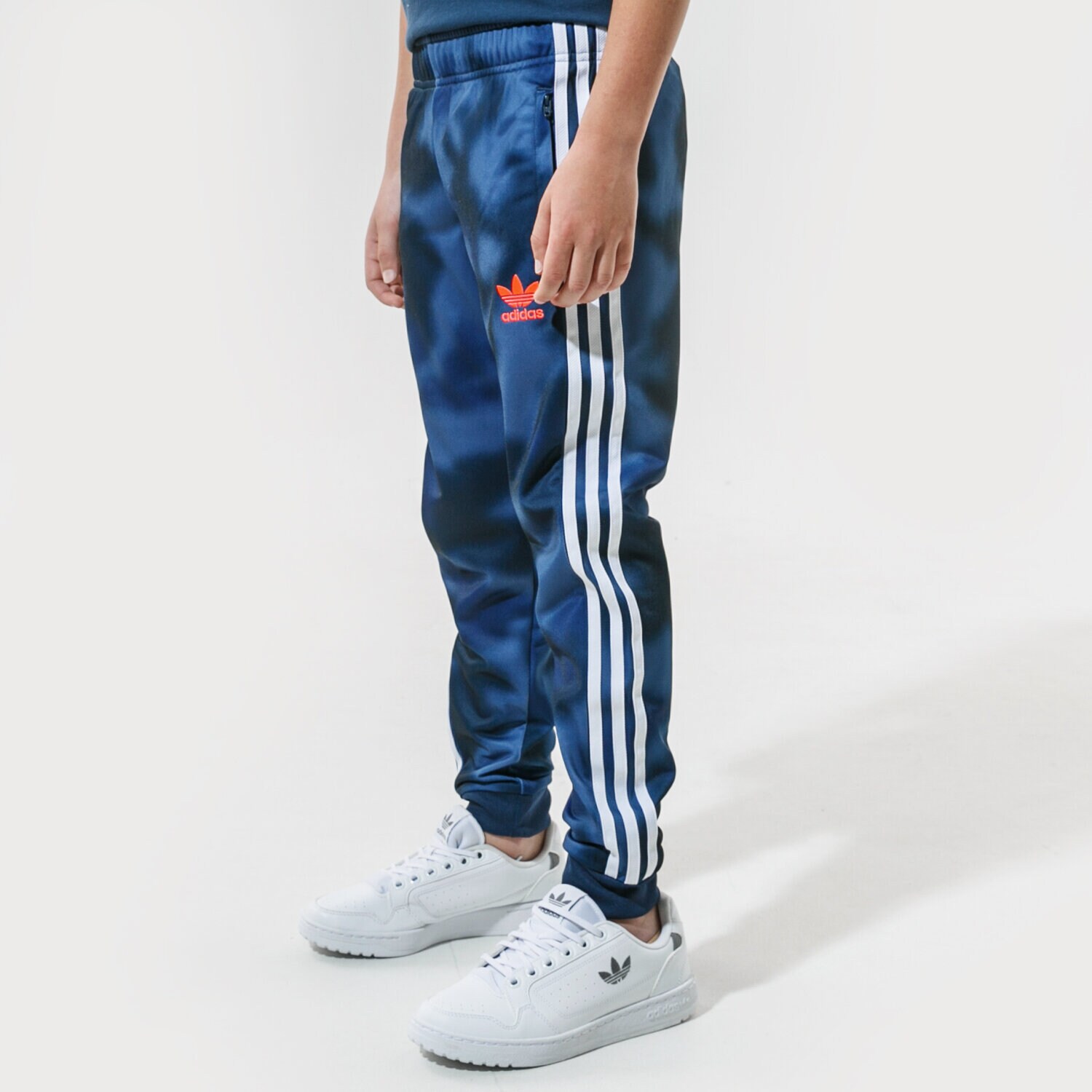 Pantaloni pentru copii ADIDAS PANTALONI SST PANT MM GN4129 Bleumarin