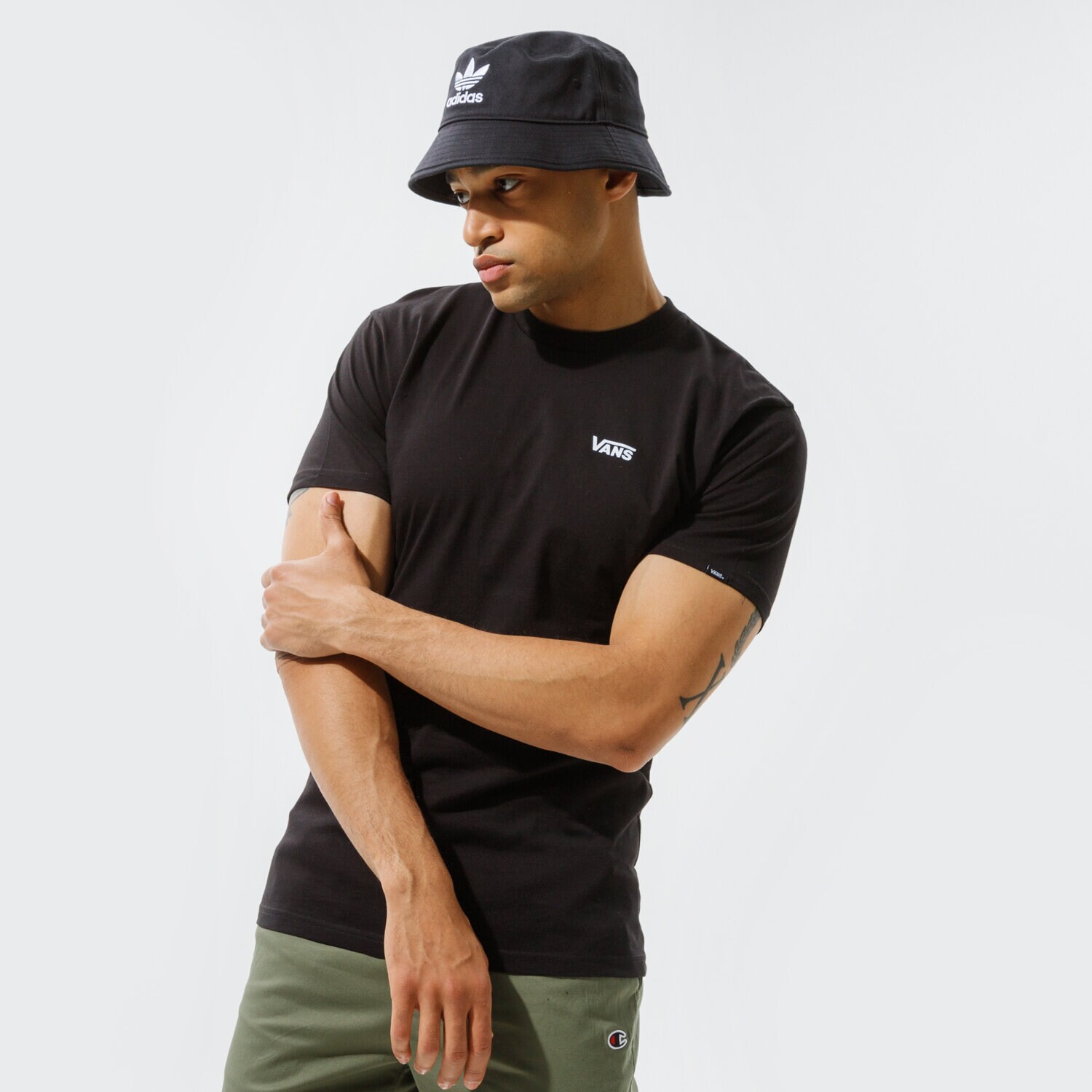 Bărbați tricou VANS TRICOU LEFT CHEST LOGO PLUS SS VN0A54TFBLK1 Negru
