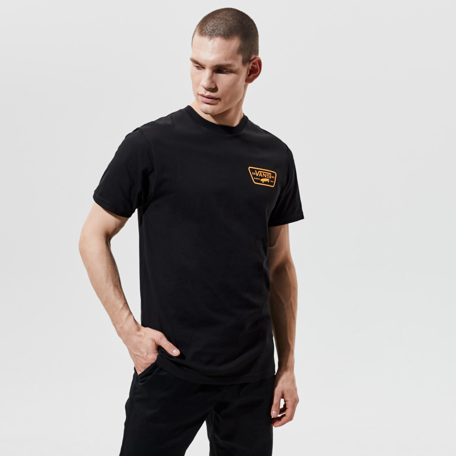 Bărbați tricou VANS TRICOU MN FULL PATCH BACK SS BLACK/SAFFRON VN0A3H5KZ4W1 Negru