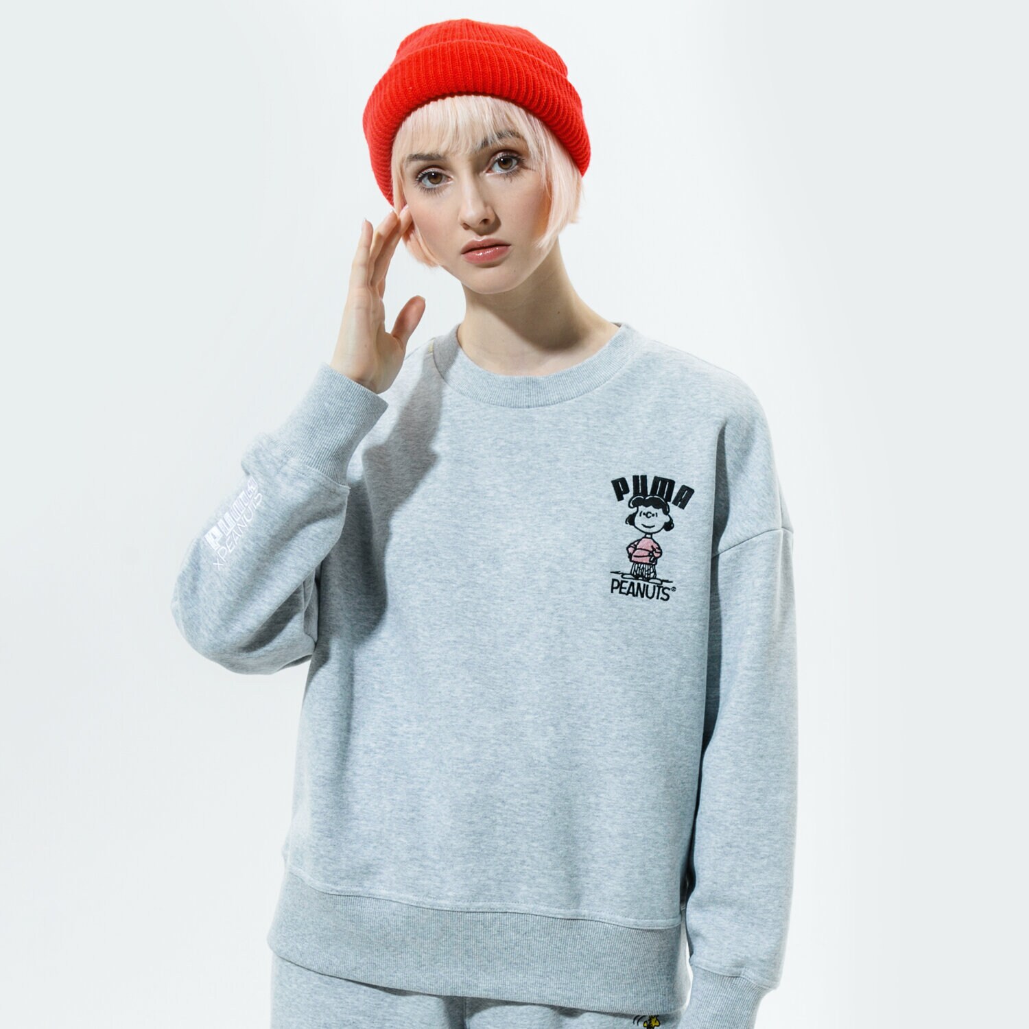 Femei bluză PUMA BLUZĂ PUMA X PEANUTS W CREW 53115904 Gri