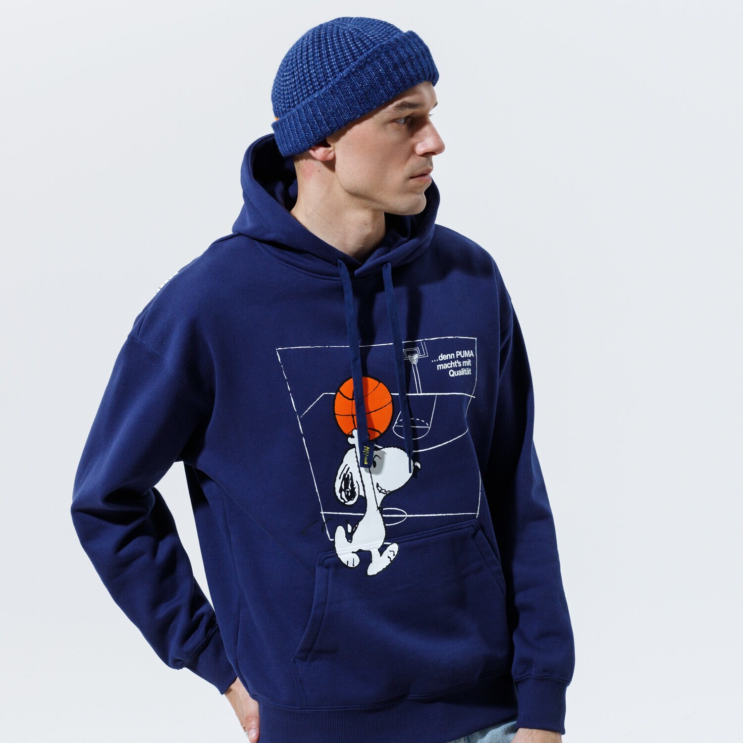 Bărbați bluză PUMA BLUZĂ CU GLUGĂ PUMA X PEANUTS HOODIE 53061406 Bleumarin
