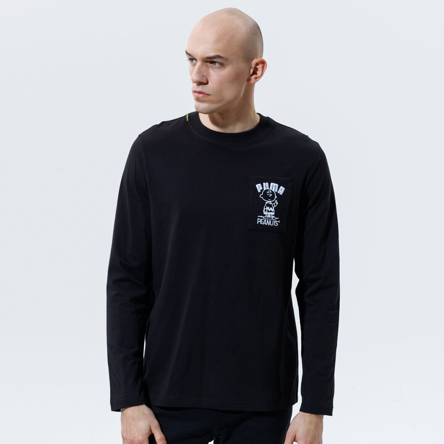 Bărbați tricou PUMA TRICOU PUMA X PEANUTS LS TEE 53061301 Negru