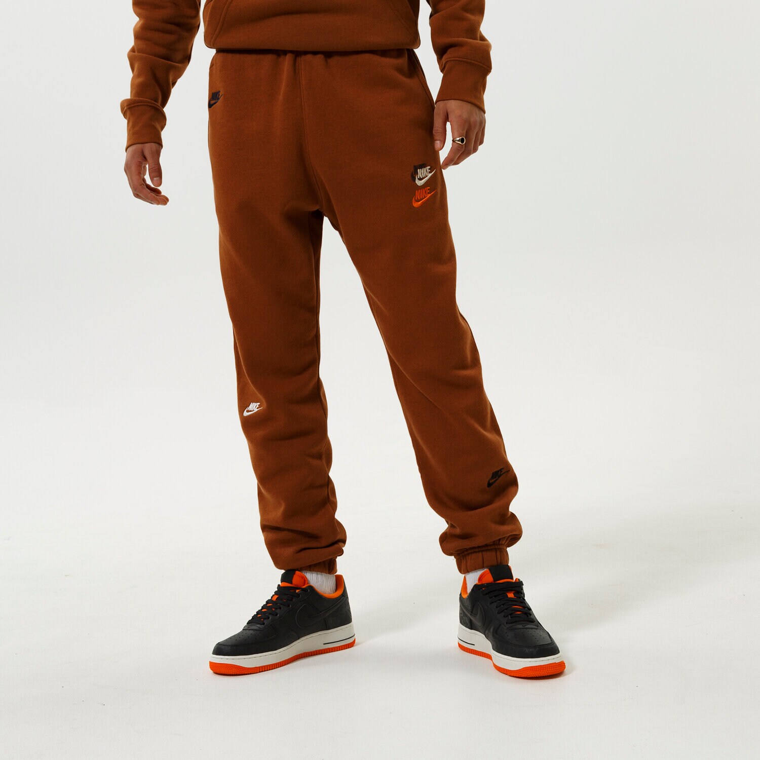 Bărbați pantaloni NIKE PANTALONI  M NSW SPE+ BB JGGR M FTA DM8884-204 Maro