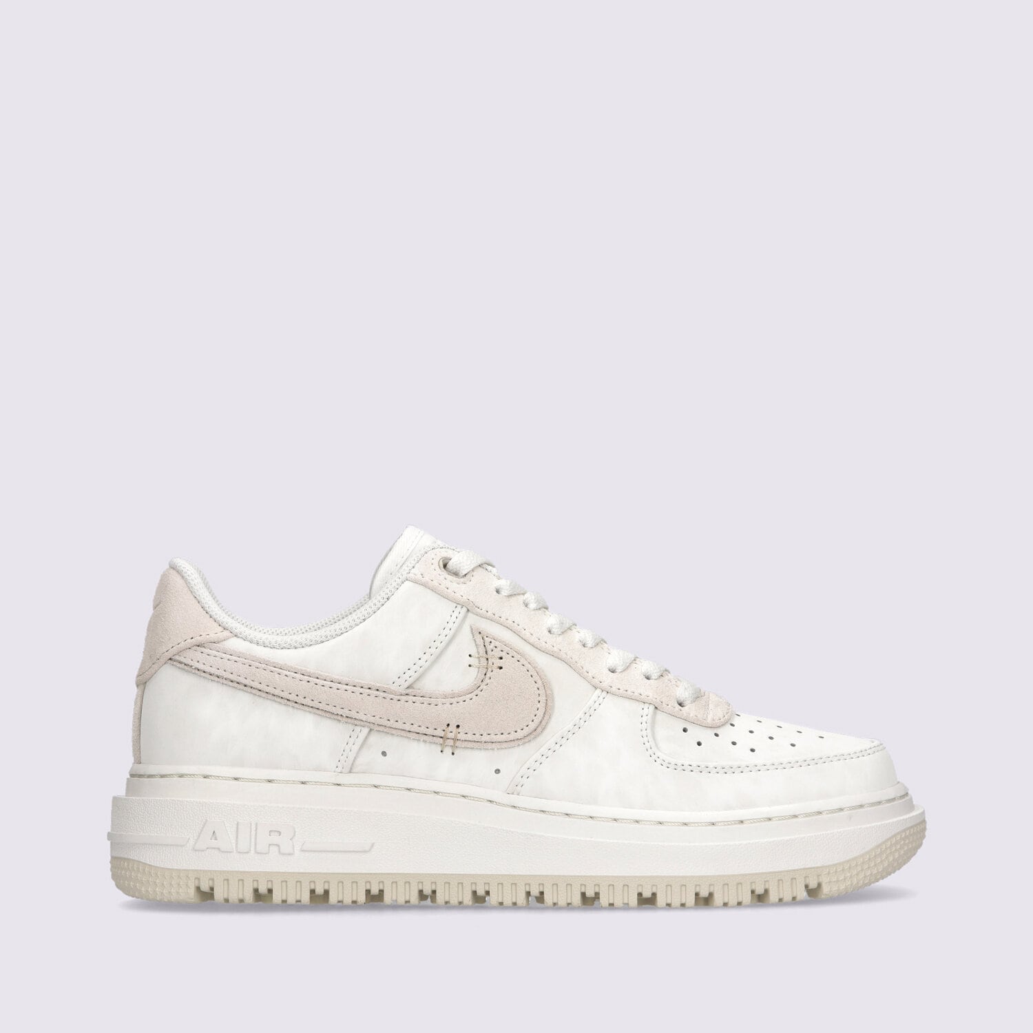 Barbați pantofi sport NIKE AIR FORCE 1 LUXE DD9605-100 Alb