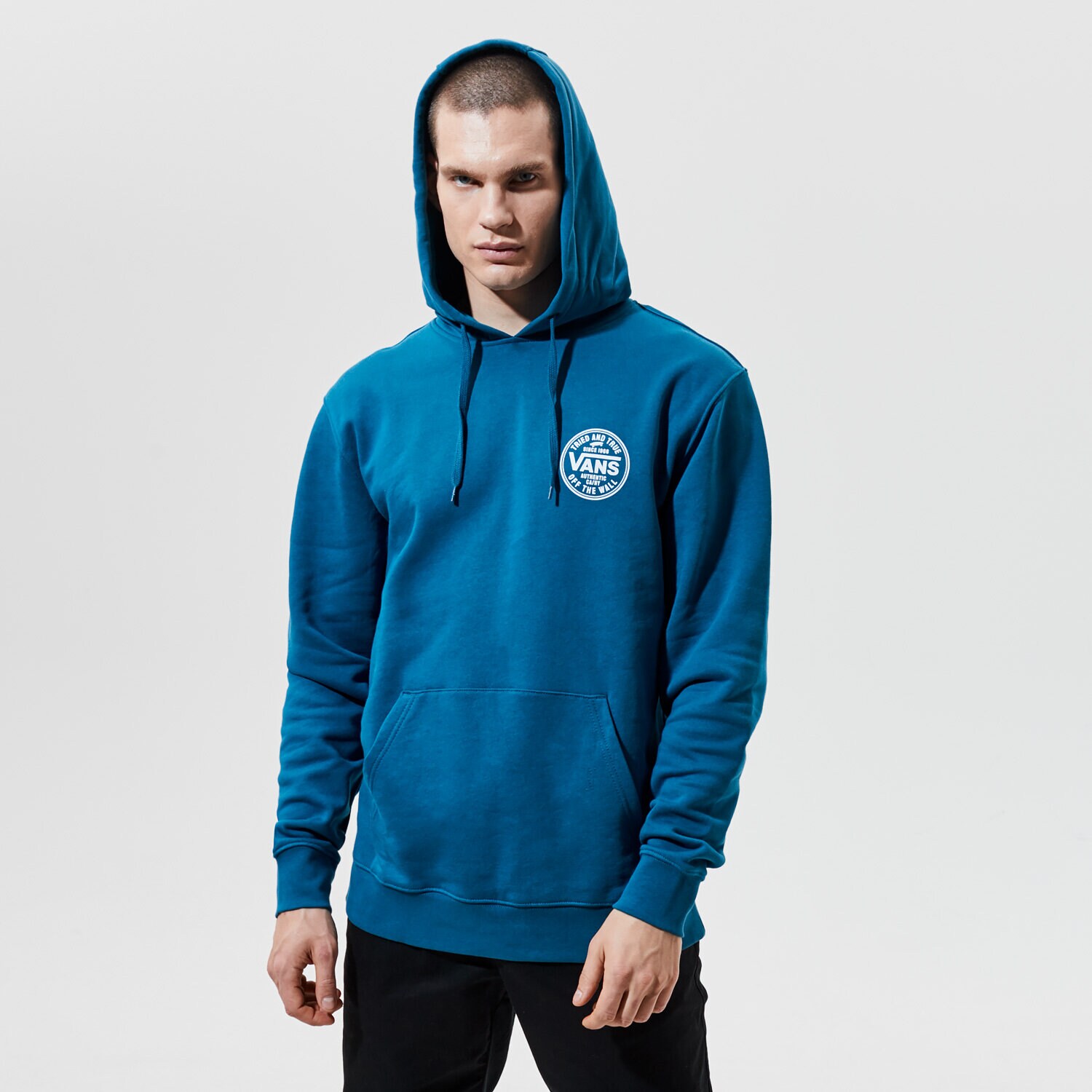 Bărbați bluză VANS BLUZĂ CU GLUGĂ TRIED AND TRUE PO MOROCCAN BLUE VN0A54AZ1QQ1 Albastru