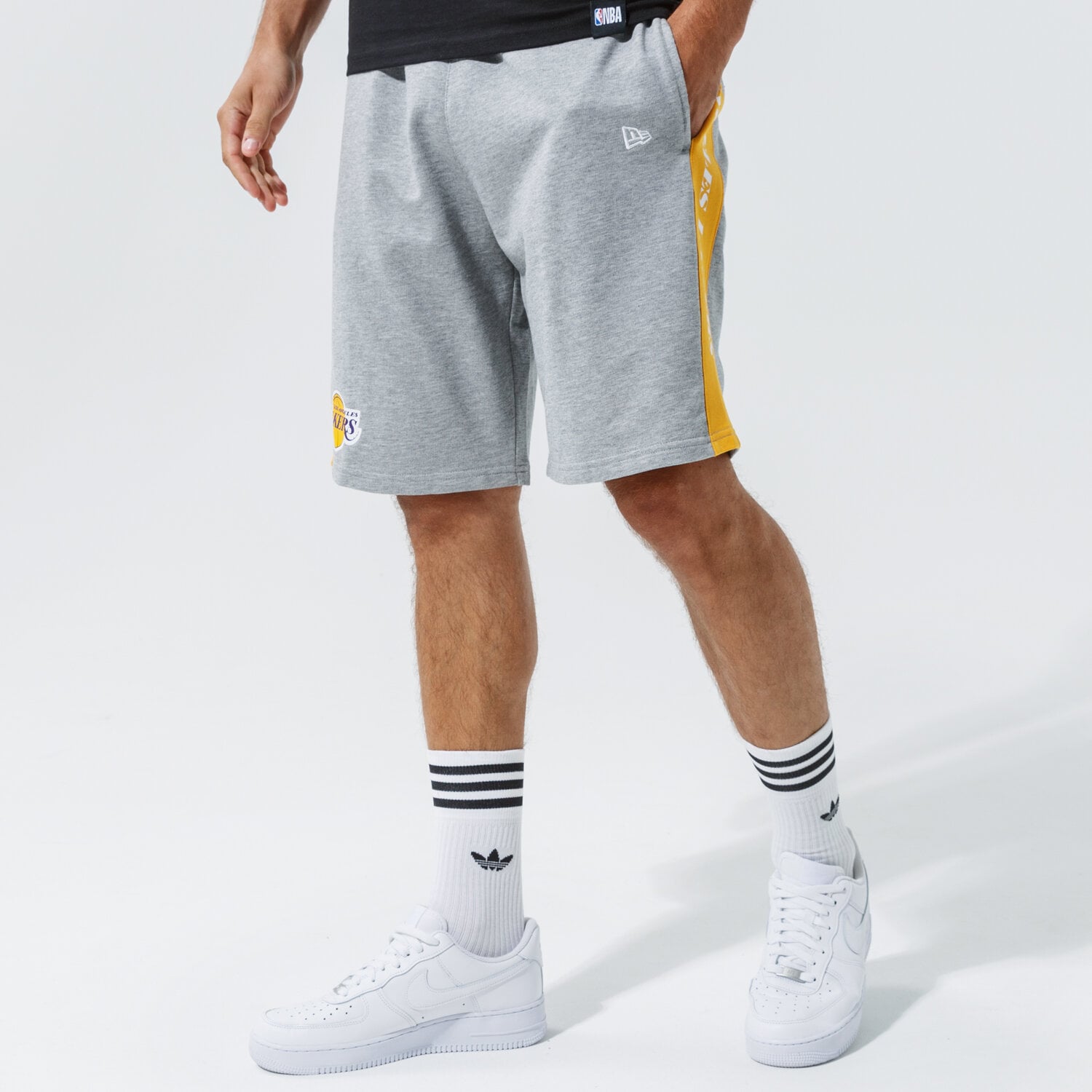 Femei pantaloni scurți NEW ERA PANTALONI SCURȚI NBA SIDE PANEL SHORT LAKERS LOS A 12590889 Gri