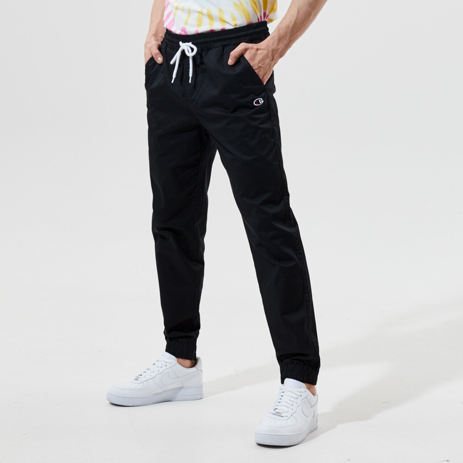 Bărbați pantaloni CHAMPION PANTALONI  ELASTIC CUFF PANTS 214366KK001 Negru