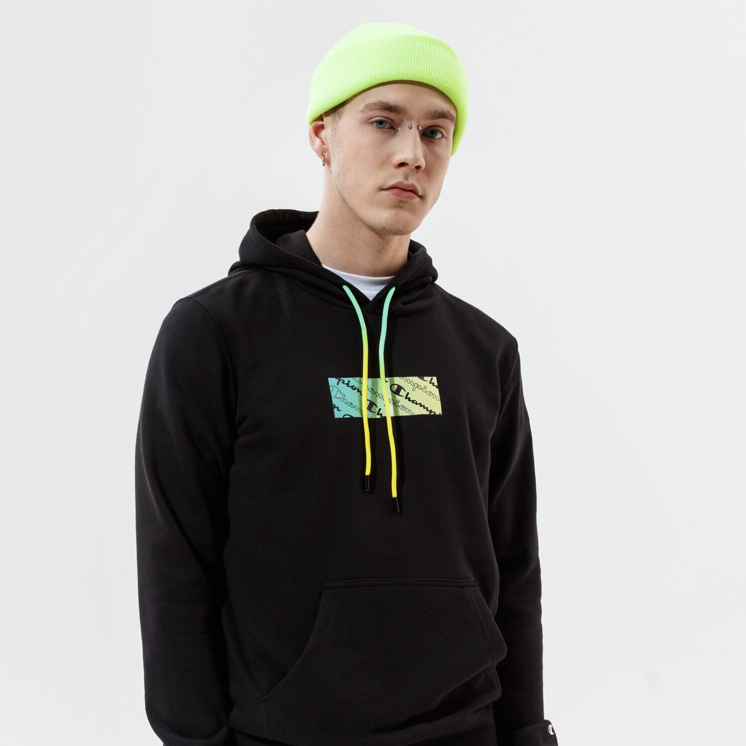 Bărbați bluză CHAMPION BLUZĂ CU GLUGĂ HOODED SWEATSHIRT 215785KK001 Negru