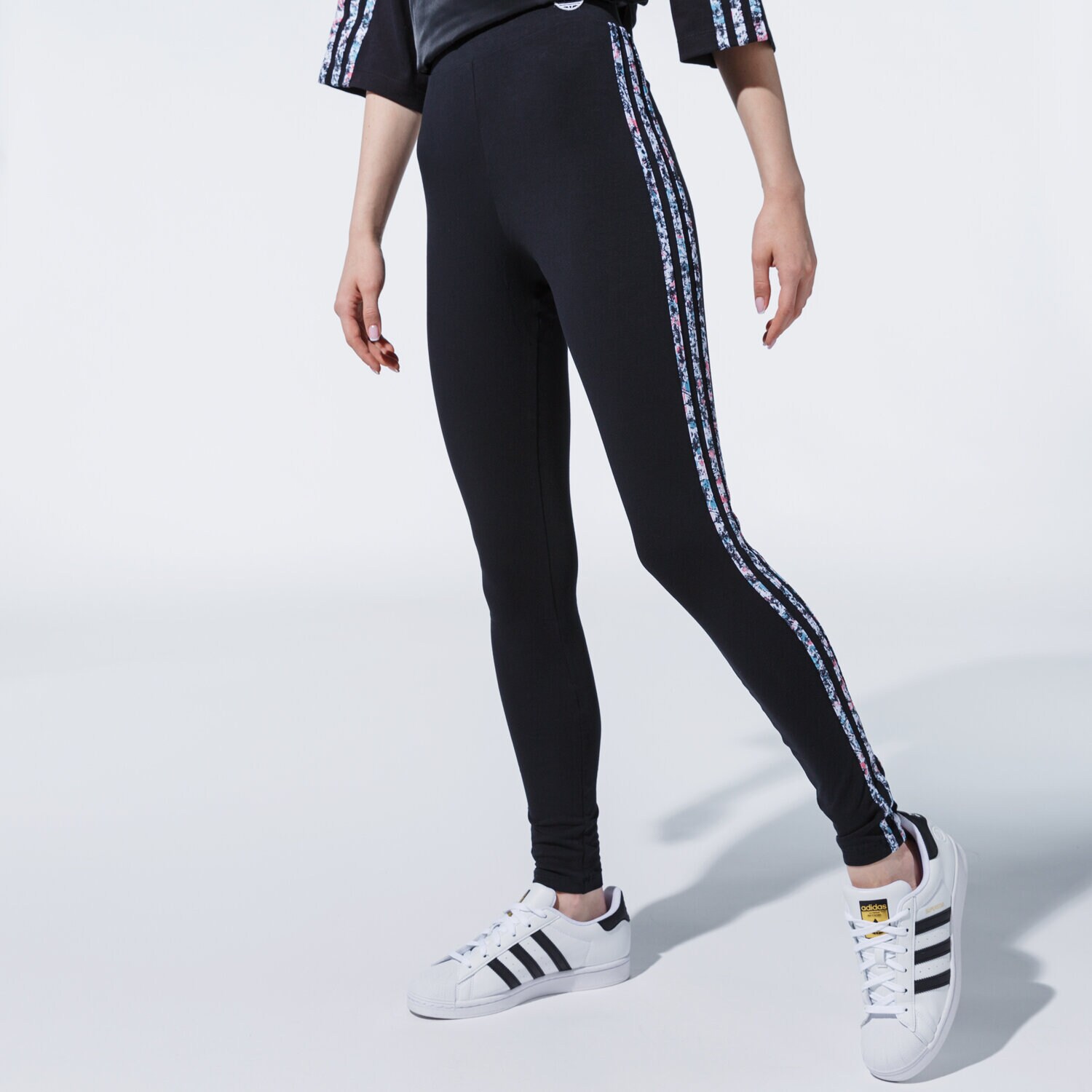 Femei pantaloni ADIDAS COLANȚI MID RISE TIGHT GN3117 Negru