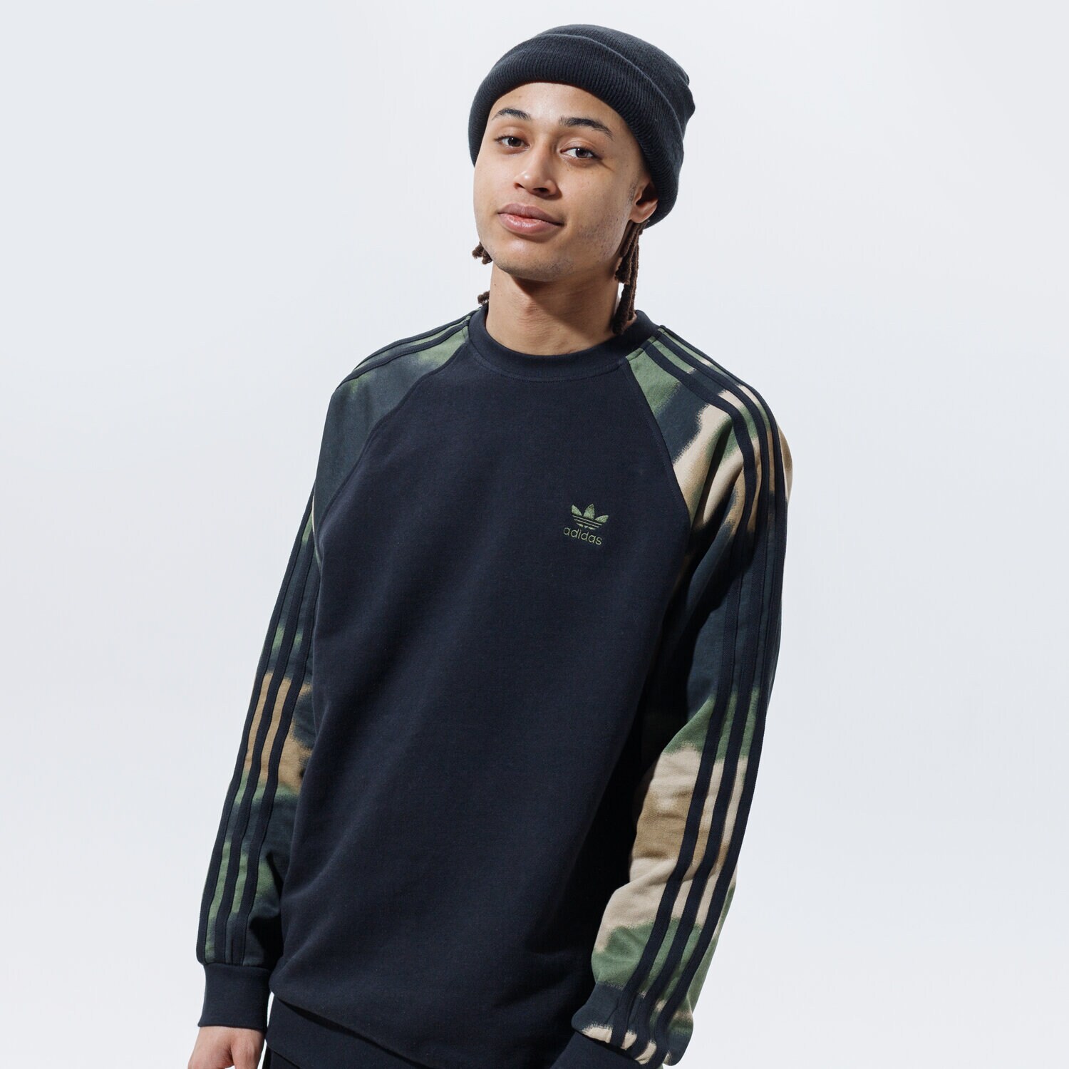 Bărbați bluză ADIDAS BLUZĂ CAMO CREW GN1858 Negru