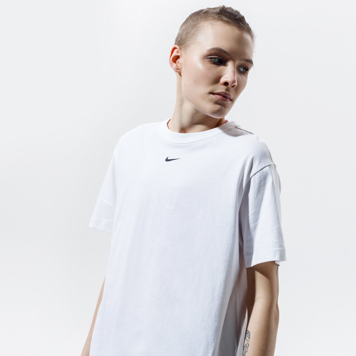 Femei tricou NIKE TRICOU SPORTSWEAR ESSENTIAL OVERSIZED DH4255-100 Alb