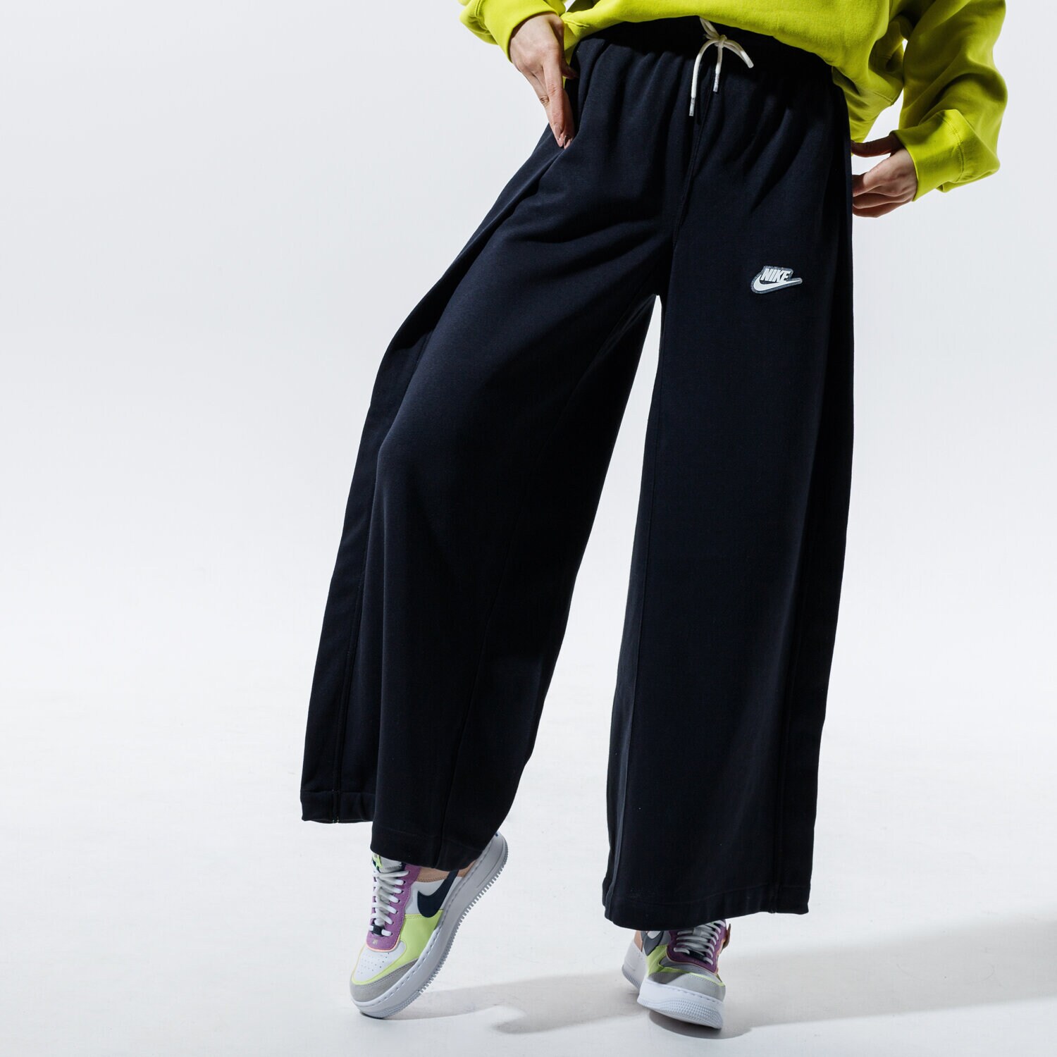 Femei pantaloni NIKE PANTALONI  SPORTSWEAR CZ8357-010 Negru