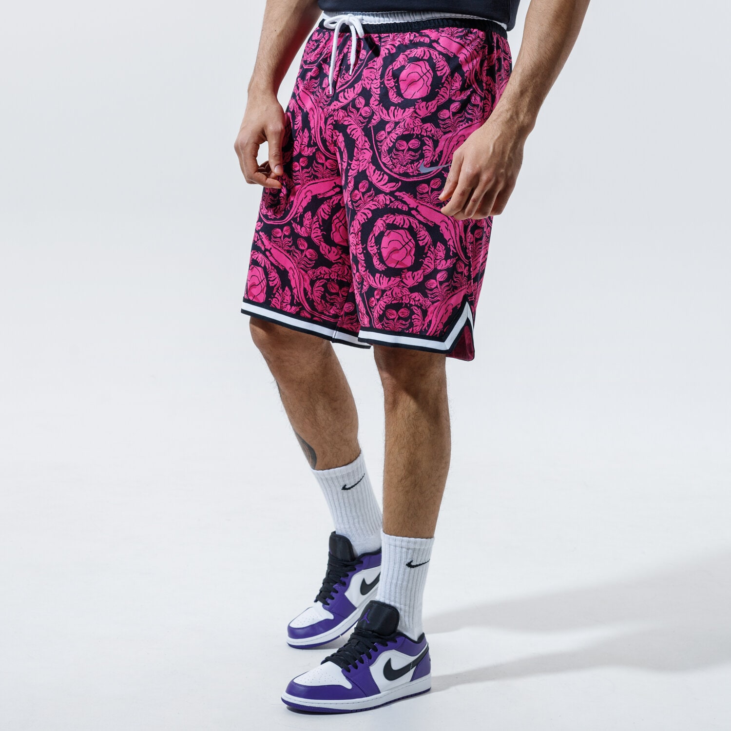 Femei pantaloni scurți NIKE PANTALONI SCURȚI M NK DRY DNA SHORT PRINTED CV1905-010 Mulicolor