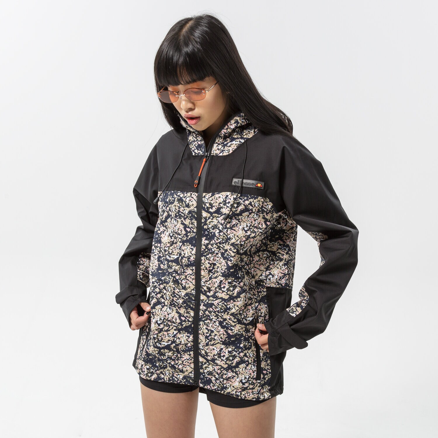 Femei geacă de iarnă ELLESSE JACHETĂ FORET JACKET CAMO SGK12465500 Mulicolor