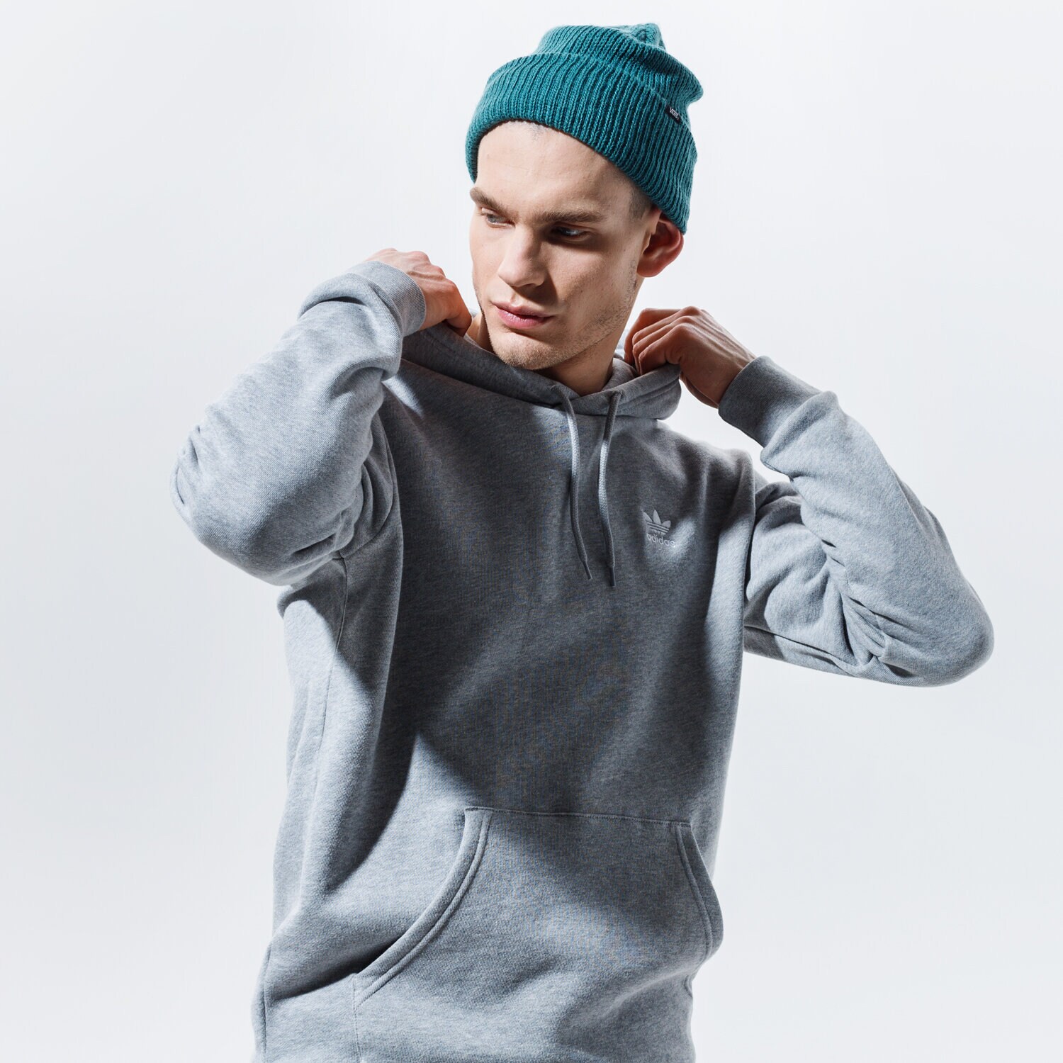 Bărbați bluză ADIDAS BLUZĂ CU GLUGĂ ESSENTIAL HOODY FM9958 Gri