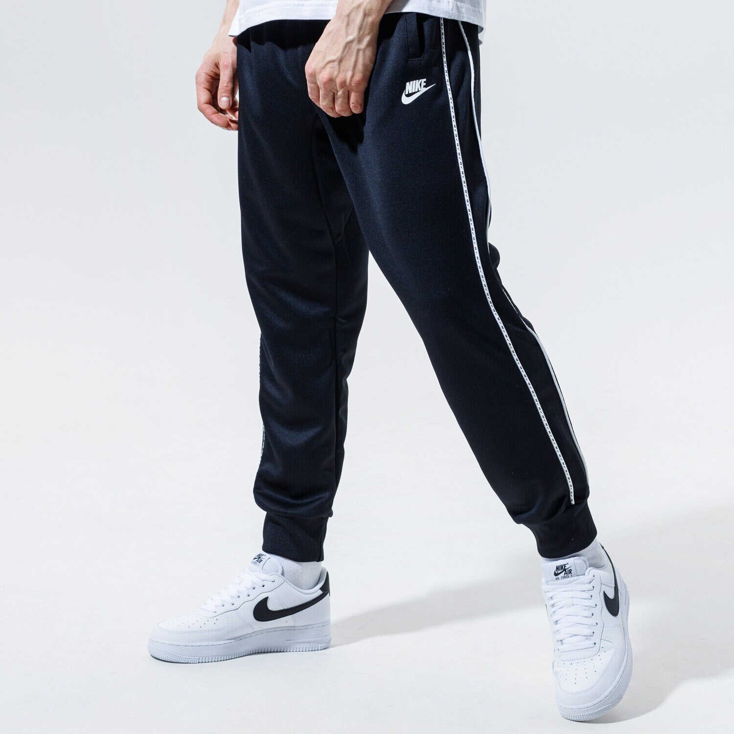 Bărbați pantaloni NIKE PANTALONI  SPORTSWEAR CZ7823-010 Negru