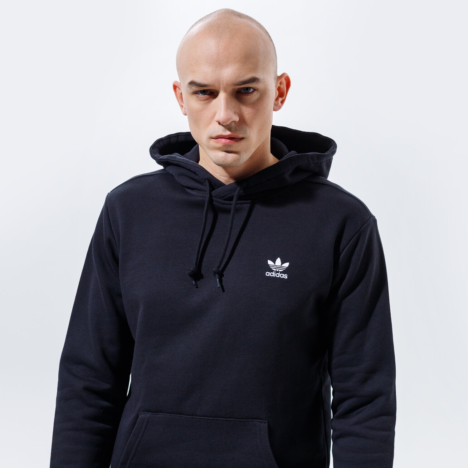 Bărbați bluză ADIDAS BLUZĂ CU GLUGĂ ESSENTIAL HOODY FM9956 Negru