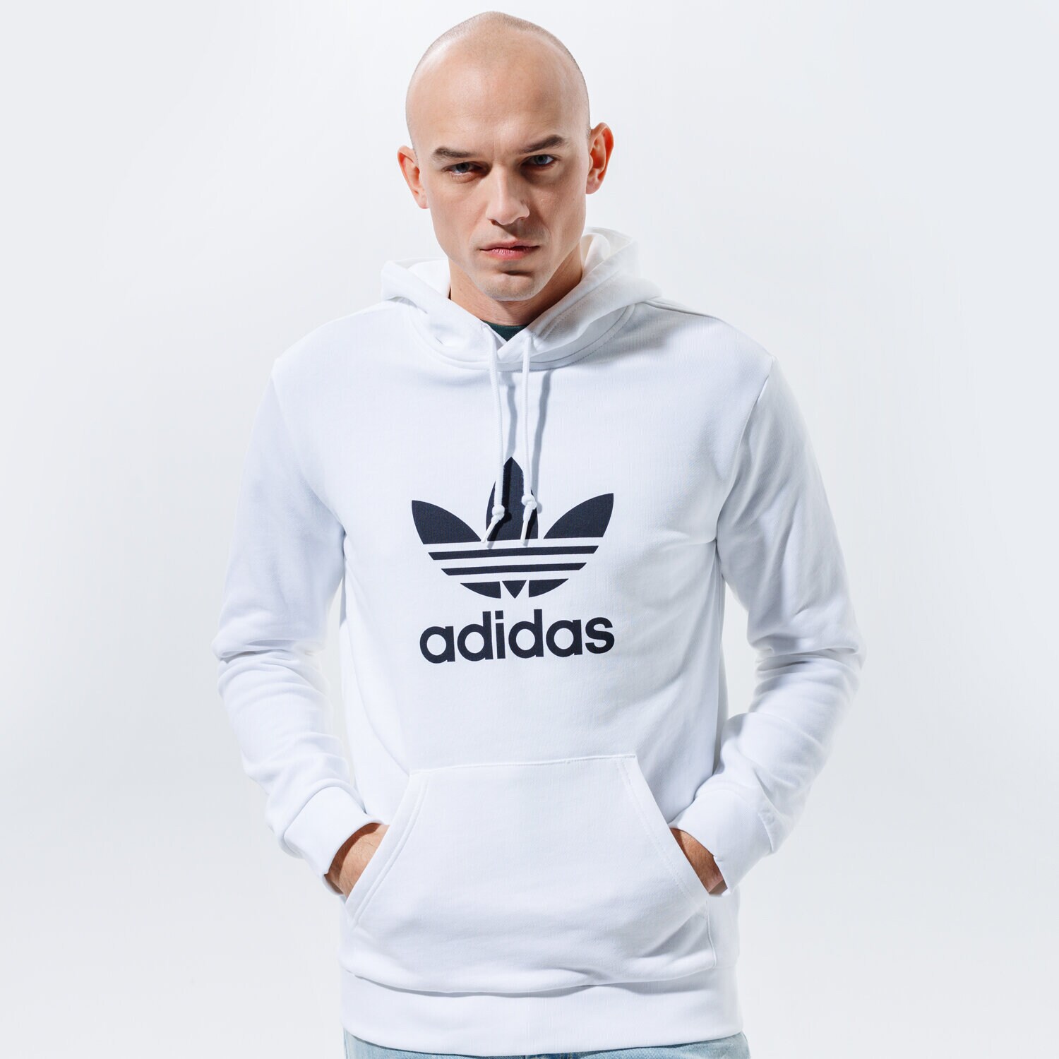 Bărbați bluză ADIDAS BLUZĂ CU GLUGĂ TREFOIL HOODIE ADICOLOR DU7780 Alb