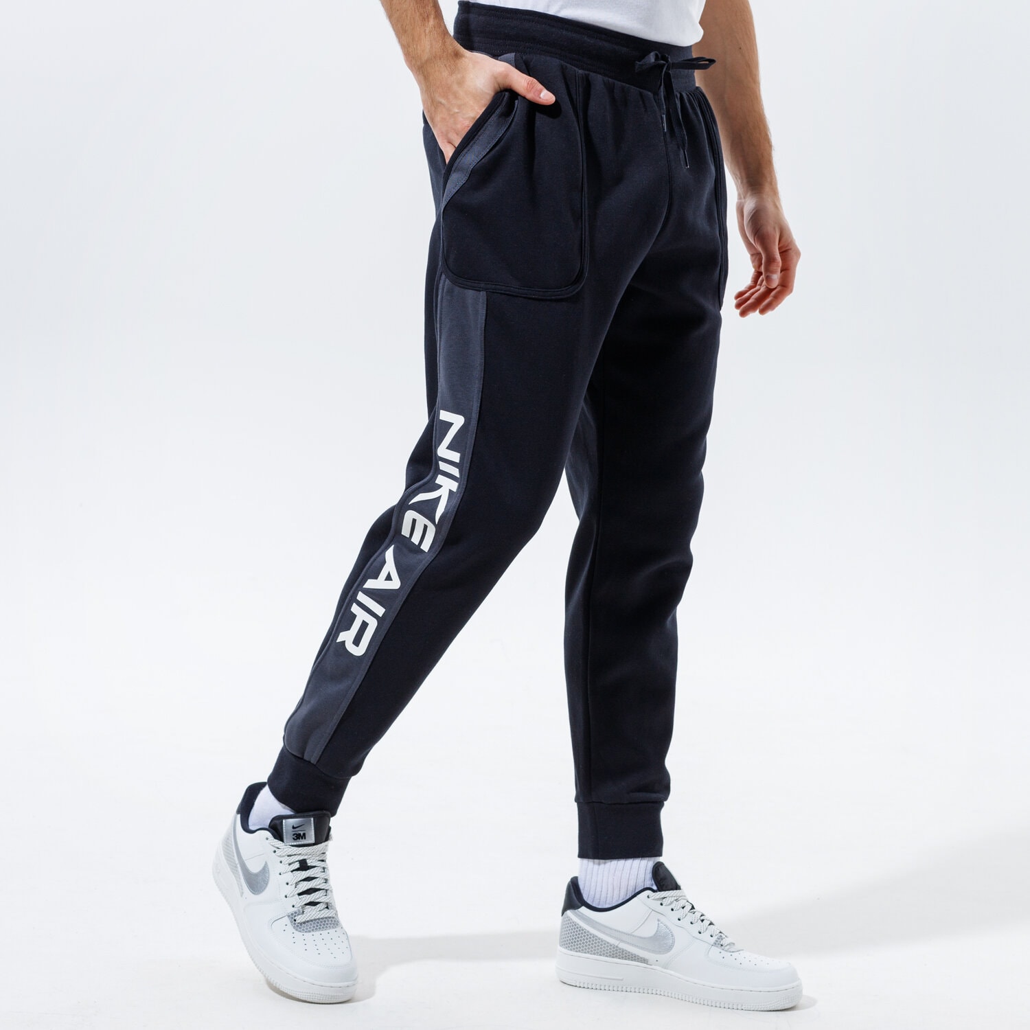 Bărbați pantaloni NIKE PANTALONI  AIR DC4317-011 Negru