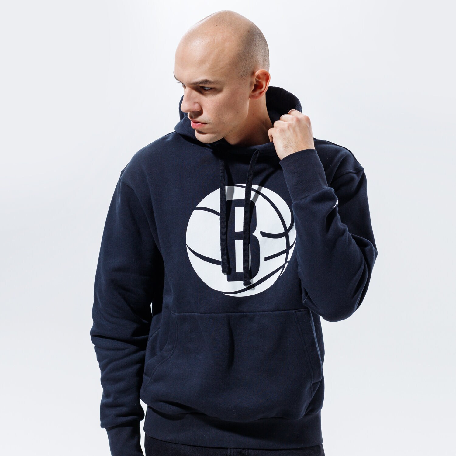 Bărbați bluză NIKE BLUZĂ CU GLUGĂ BROOKLYN NETS ESSENTIAL NBA CN1187-010 Negru