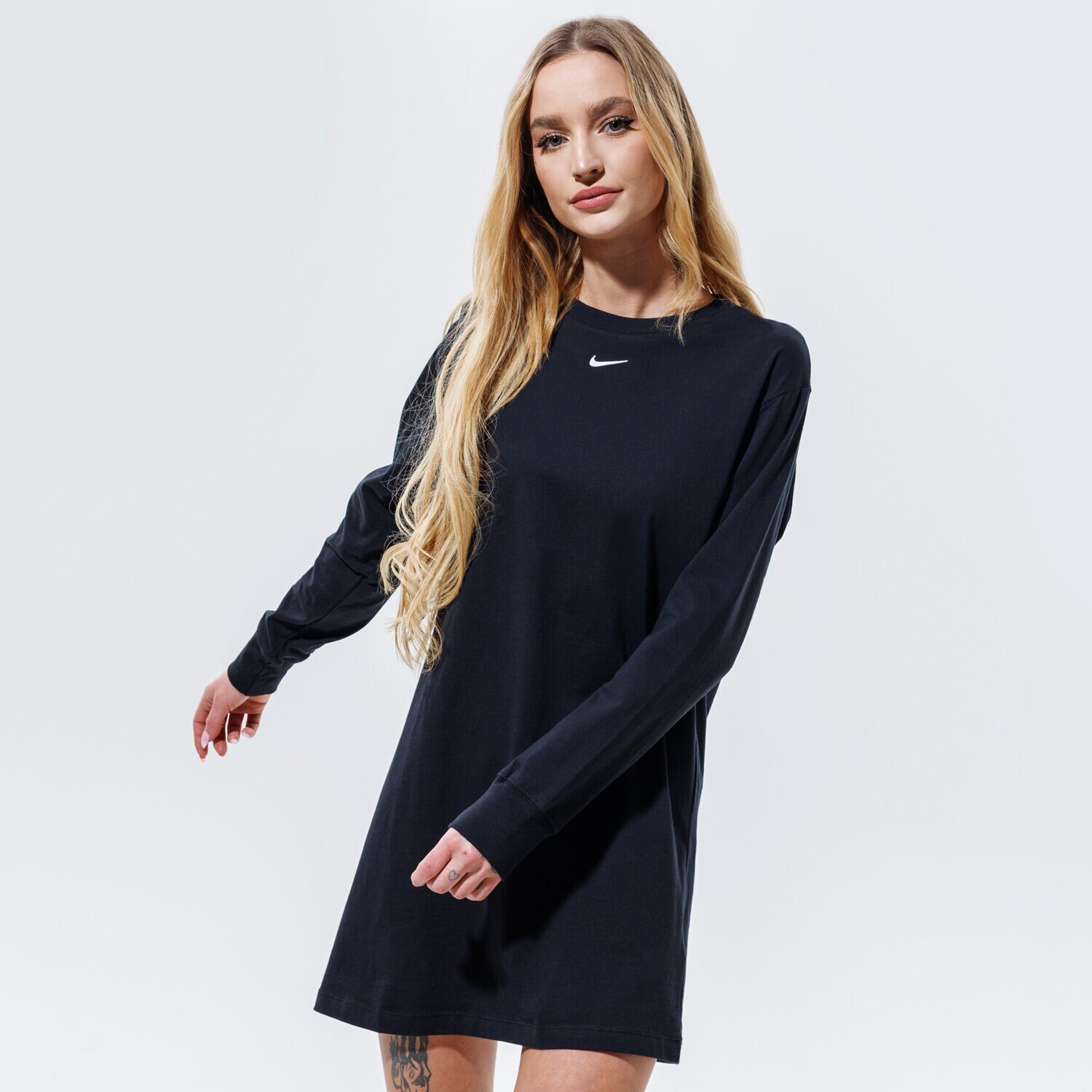Femei rochii și fuste NIKE ROCHIE SPORTSWEAR ESSENTIAL CU6509-010 Negru