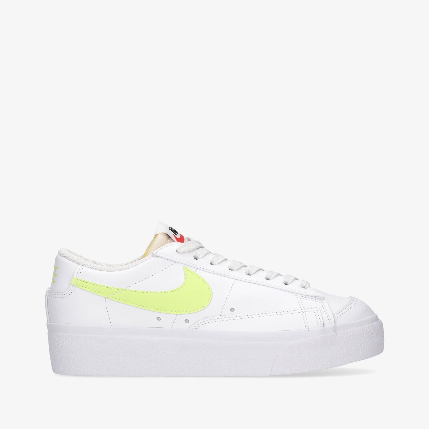 Femei pantofi sport NIKE BLAZER LOW PLATFORM DJ0292-102 Alb