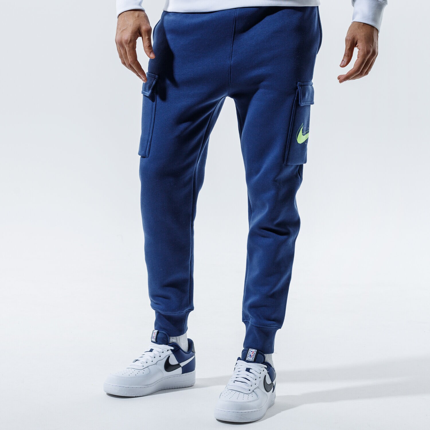 Bărbați pantaloni NIKE PANTALONI  M NSW PANT CARGO AIR PRNT PACK DD9696-410 Bleumarin