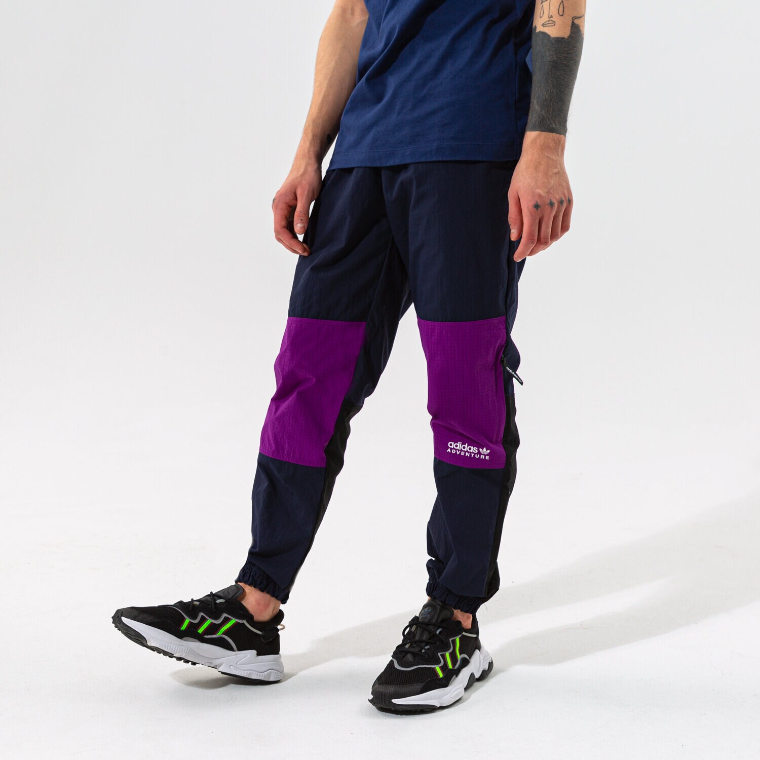 Bărbați pantaloni ADIDAS PANTALONI  WOVEN PANTS H09051 Violet
