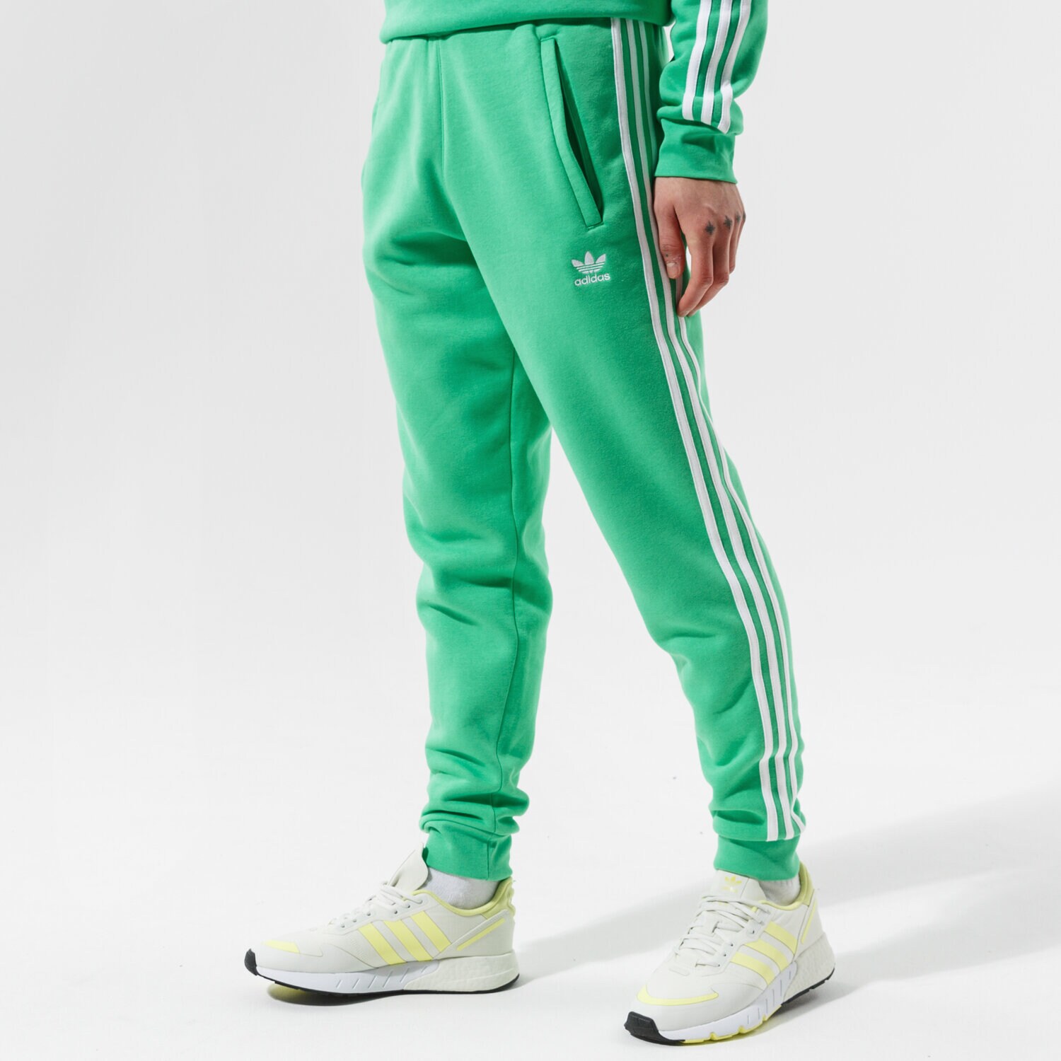 Bărbați pantaloni ADIDAS PANTALONI  3-STRIPES PANT H06686 Verde
