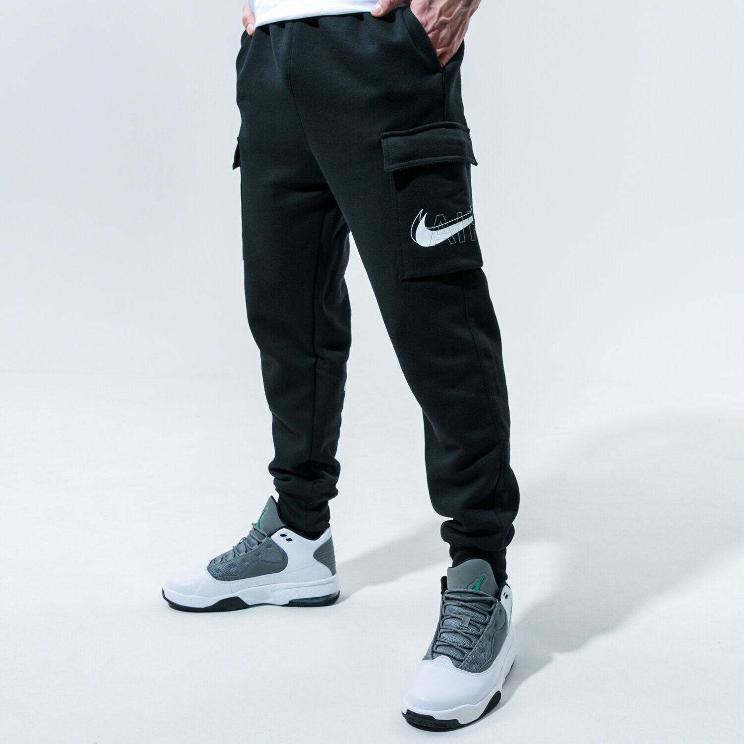 Bărbați pantaloni NIKE PANTALONI  M NSW PANT CARGO AIR PRNT PACK DD9696-010 Negru
