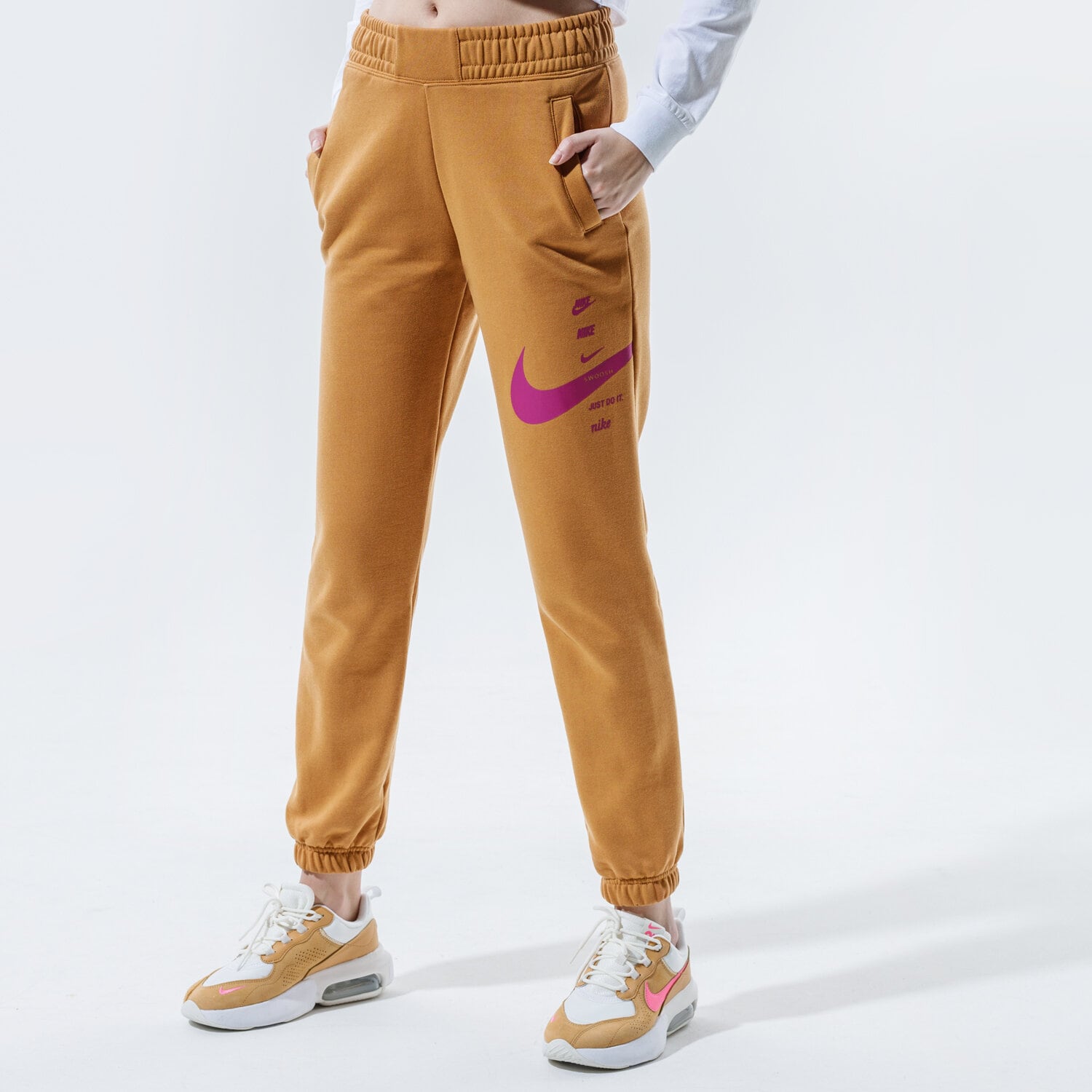 Femei pantaloni NIKE PANTALONI  SPORTSWEAR SWOOSH CU5631-201 Bej