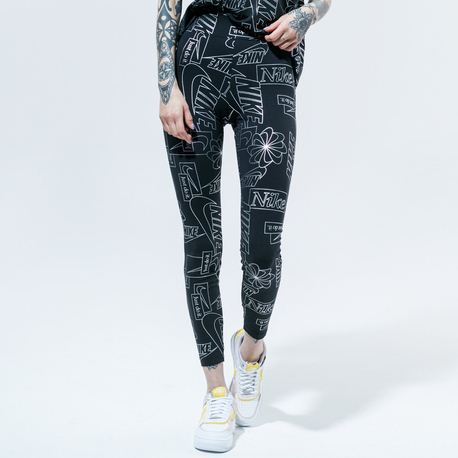 Femei pantaloni NIKE COLANȚI W NSW ICN CLSH HR TIGHT AOP CU6861-010 Negru