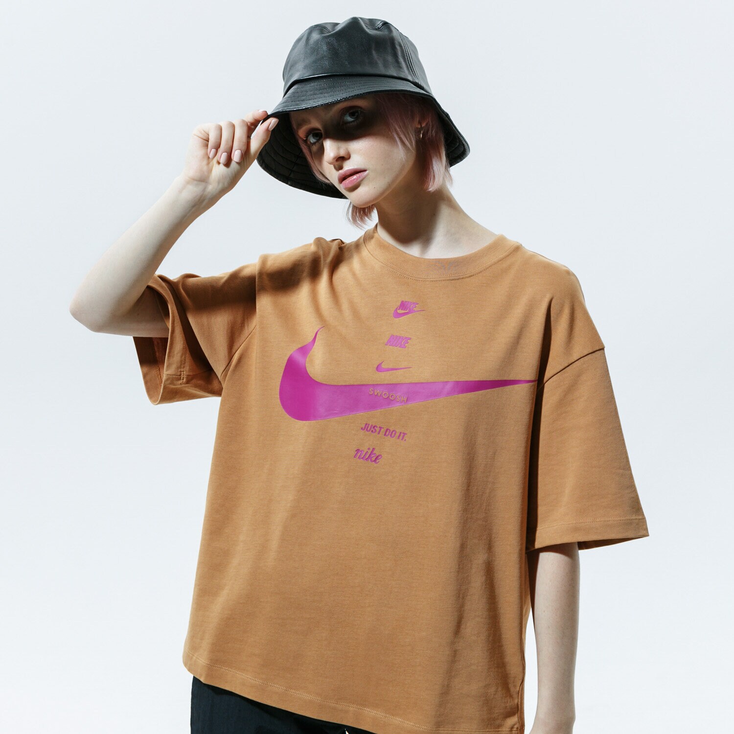 Femei tricou NIKE TRICOU SPORTSWEAR CU5682-201 Maro