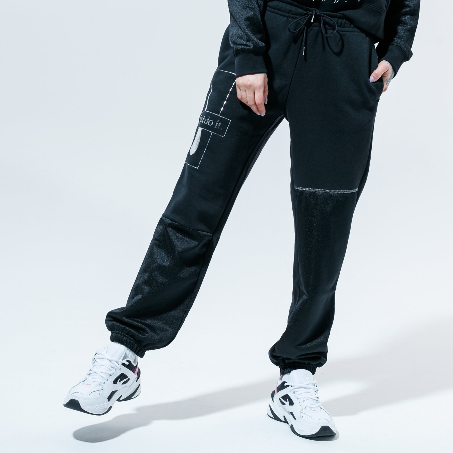 Femei pantaloni NIKE PANTALONI  W NSW ICN CLSH PANT FLC BB DC0654-010 Negru