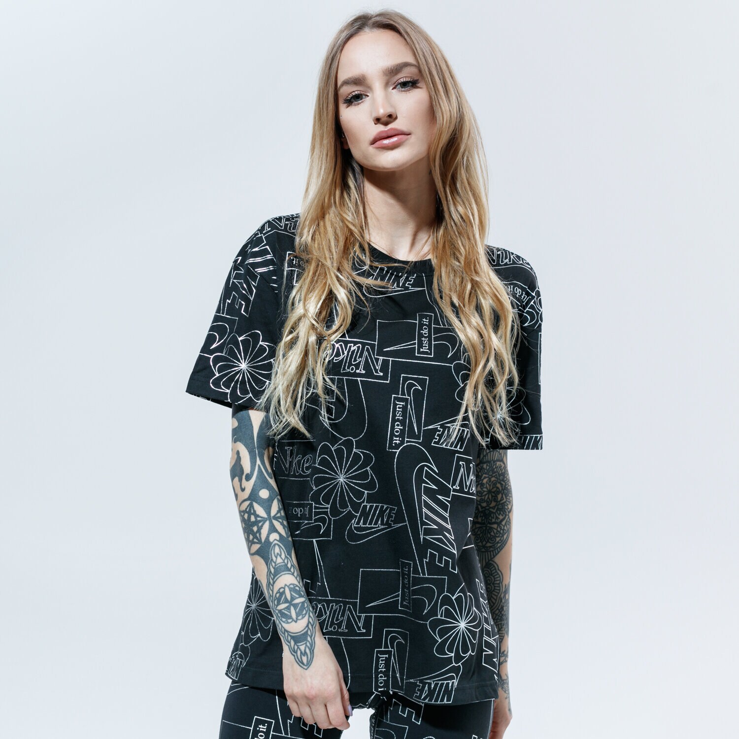 Femei tricou NIKE TRICOU W NSW TEE ICON CLASH 2 BOY CZ4407-010 Negru