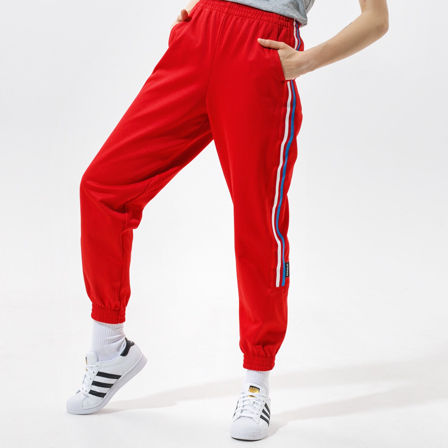 Femei pantaloni ADIDAS PANTALONI  TRACKPANT PB GN6981 Roșu