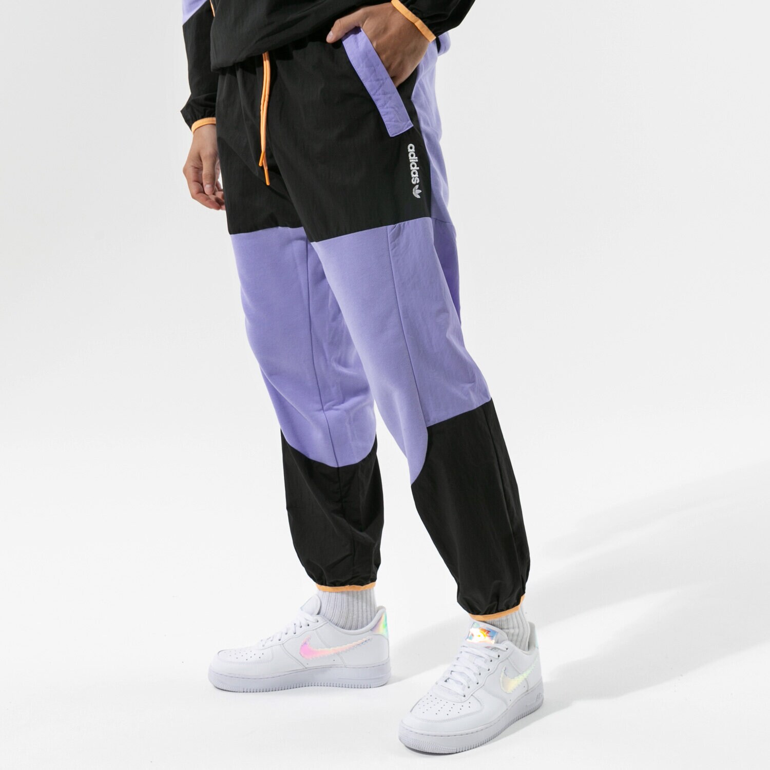 Bărbați pantaloni ADIDAS PANTALONI ADV BLK SWT PNT GN2368 Violet