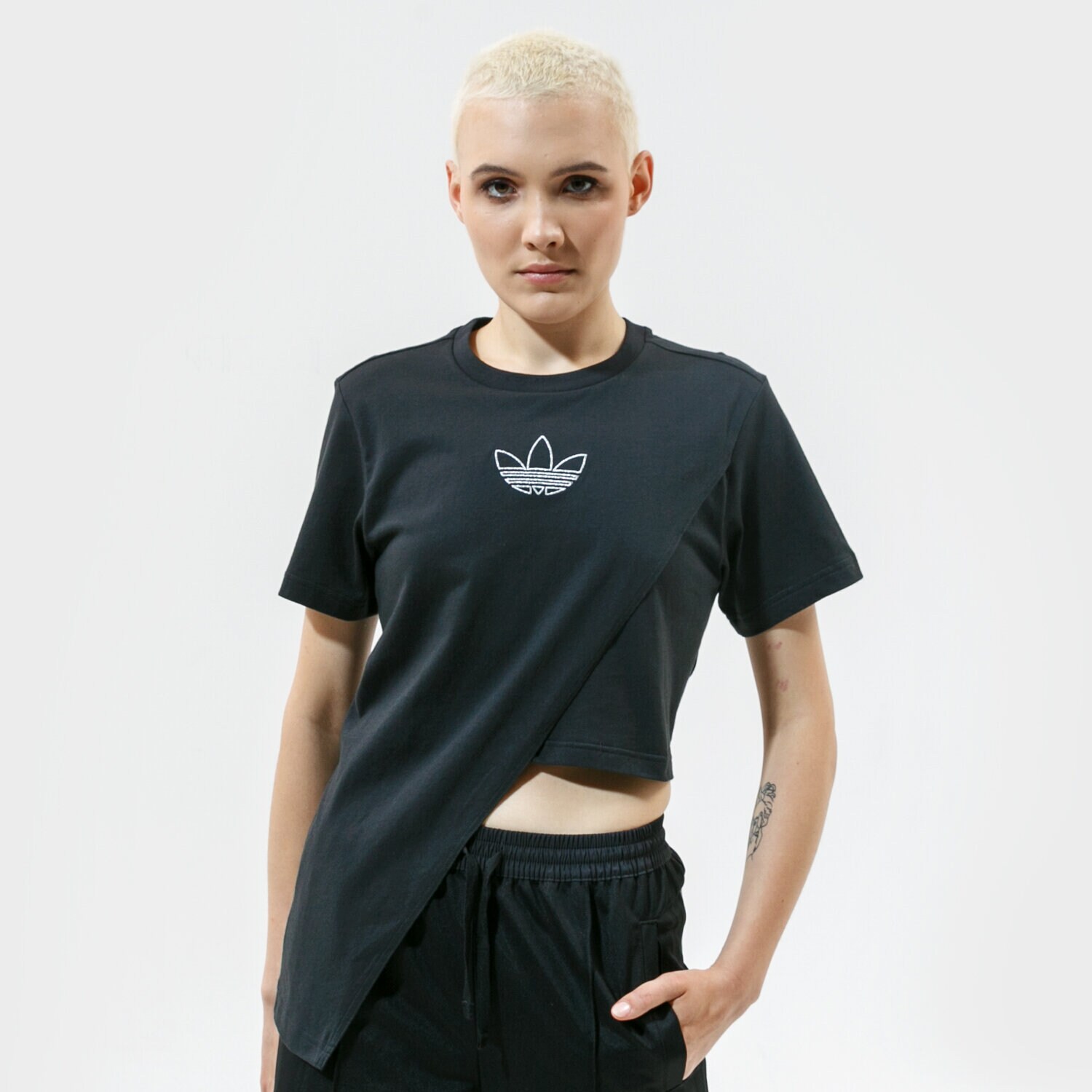 Femei tricou ADIDAS TRICOU BOXY TRICOU GN3160 Negru