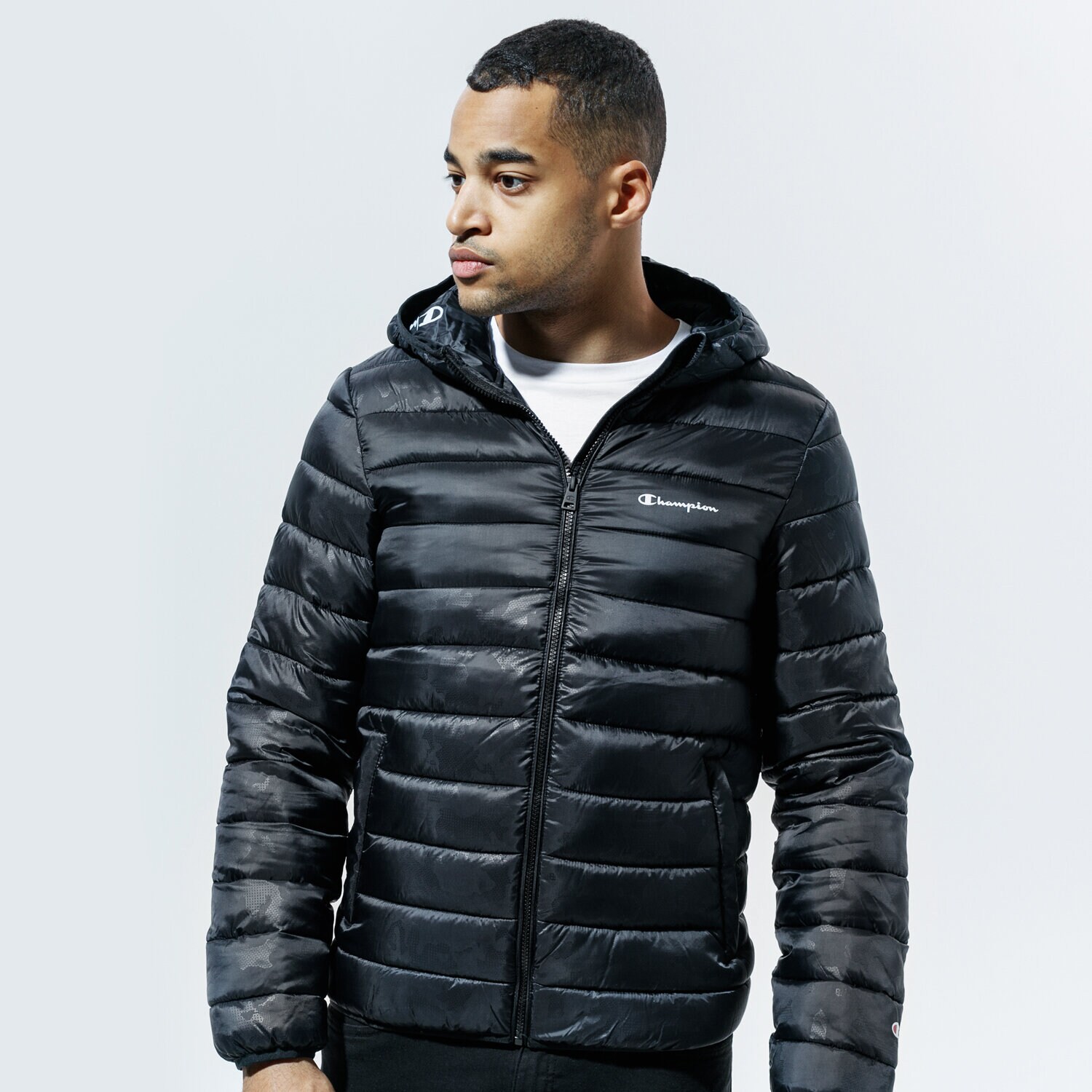 Bărbați eacă de iarnă CHAMPION JACHETĂ DE IARNĂ HOODED JACKET 214869KL001 Negru