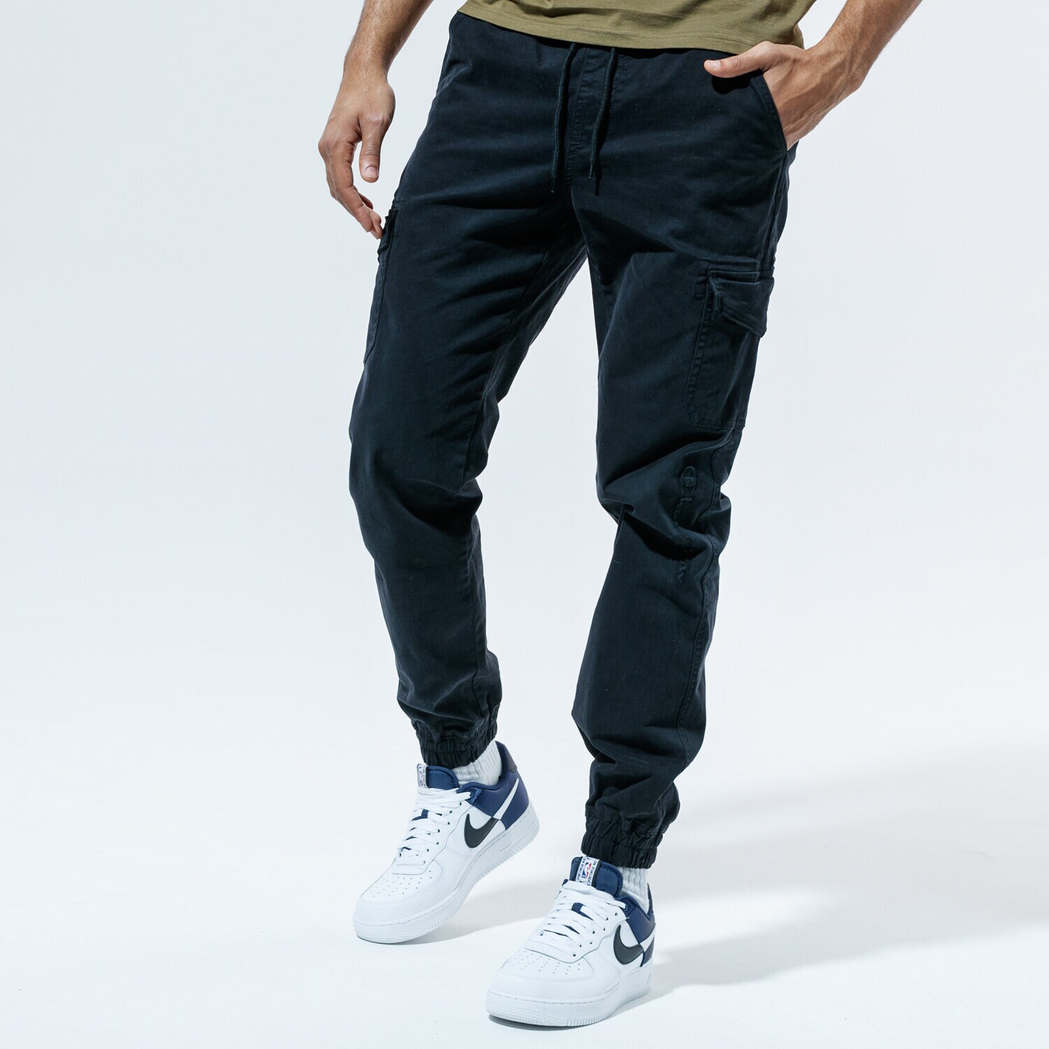 Bărbați pantaloni CHAMPION PANTALONI  ROCHESTER ELASTIC CUFF PANTS 215194KK001 Negru