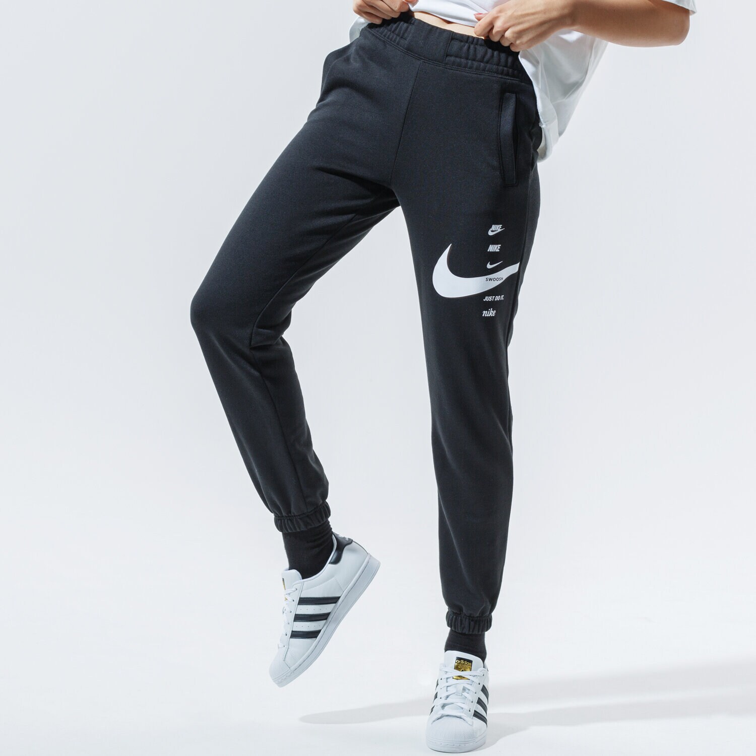 Femei pantaloni NIKE PANTALONI  W NSW SWSH PANT FLC BB CU5631-011 Negru