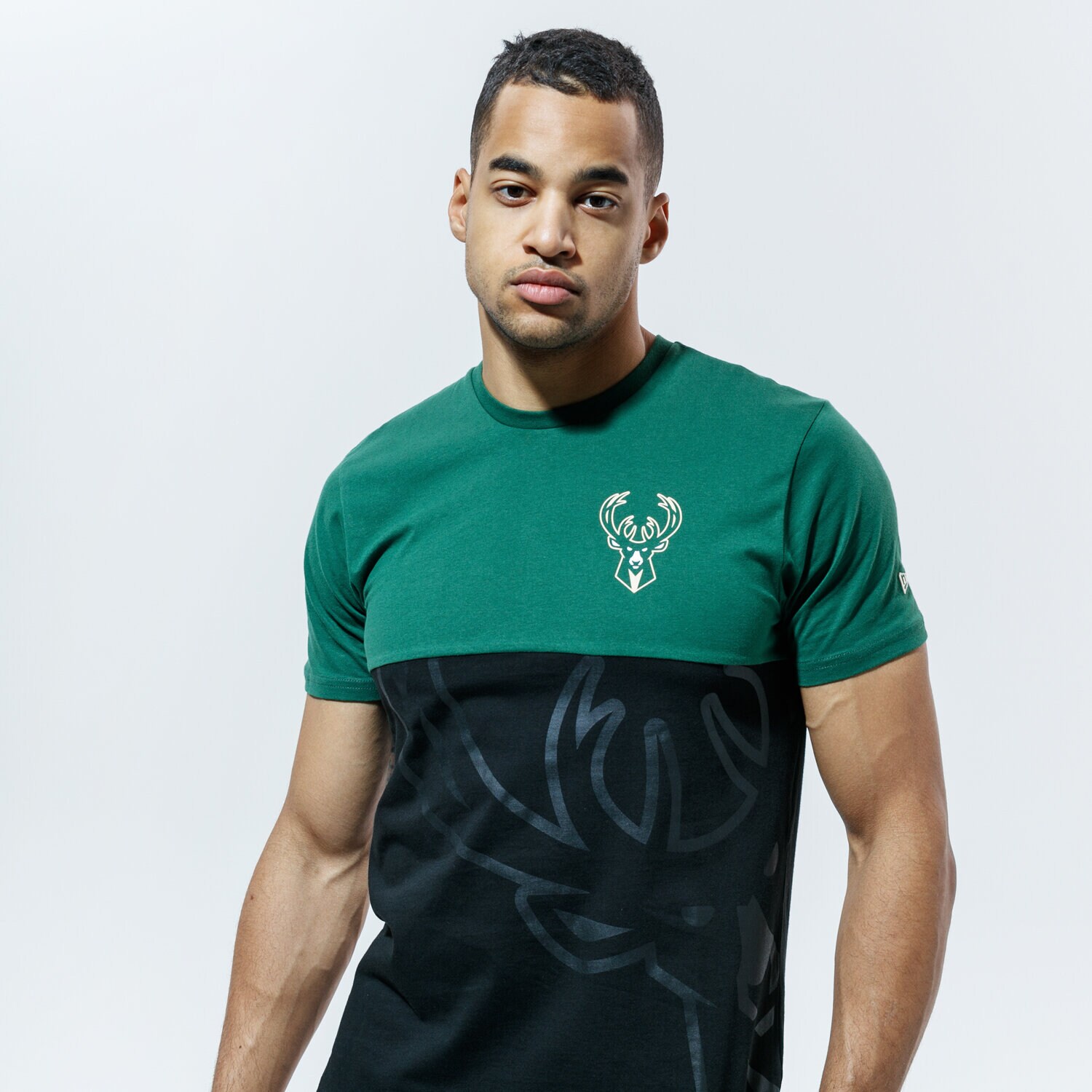 Bărbați tricou NEW ERA TRICOU NBA LARGE OTL SS TEE MILBUC PNGBLK 12487533 Negru