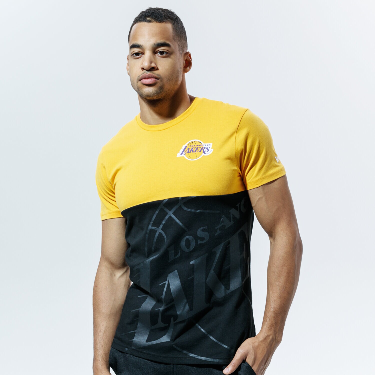 Bărbați tricou NEW ERA TRICOU NBA LARGE OTL SS TEE LOSLAK AGDBLK 12487534 Negru