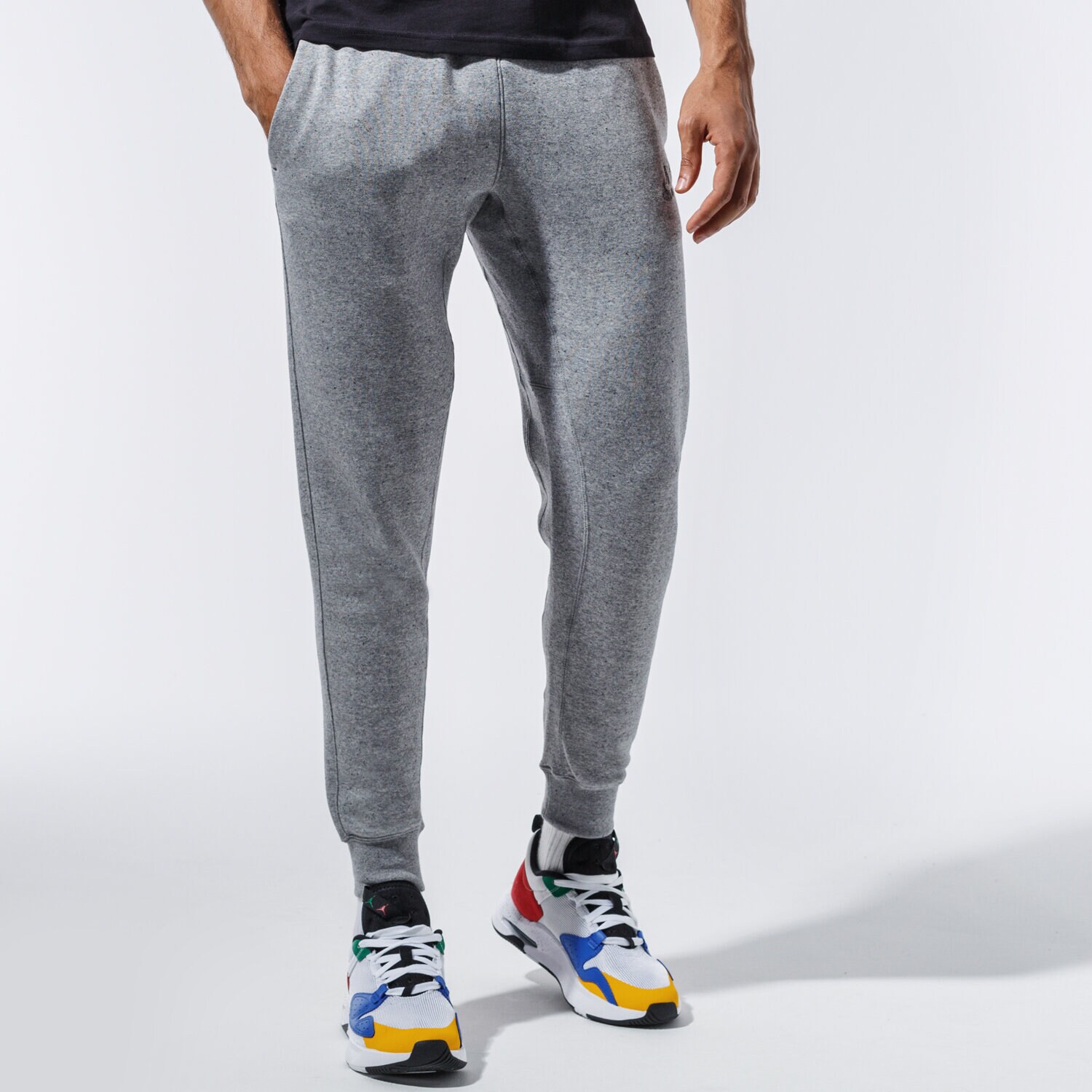 Bărbați pantaloni NIKE PANTALONI  SPORTSWEAR CU4379-902 Gri