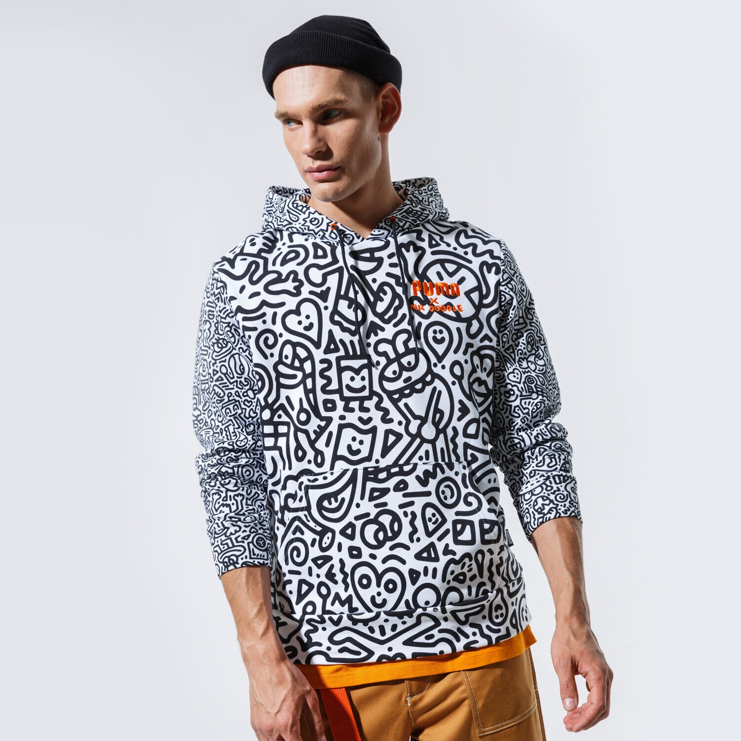 Bărbați bluză PUMA BLUZĂ CU GLUGĂ PUMA X MR DOODLE AOP HOODIE 59864002 Mulicolor