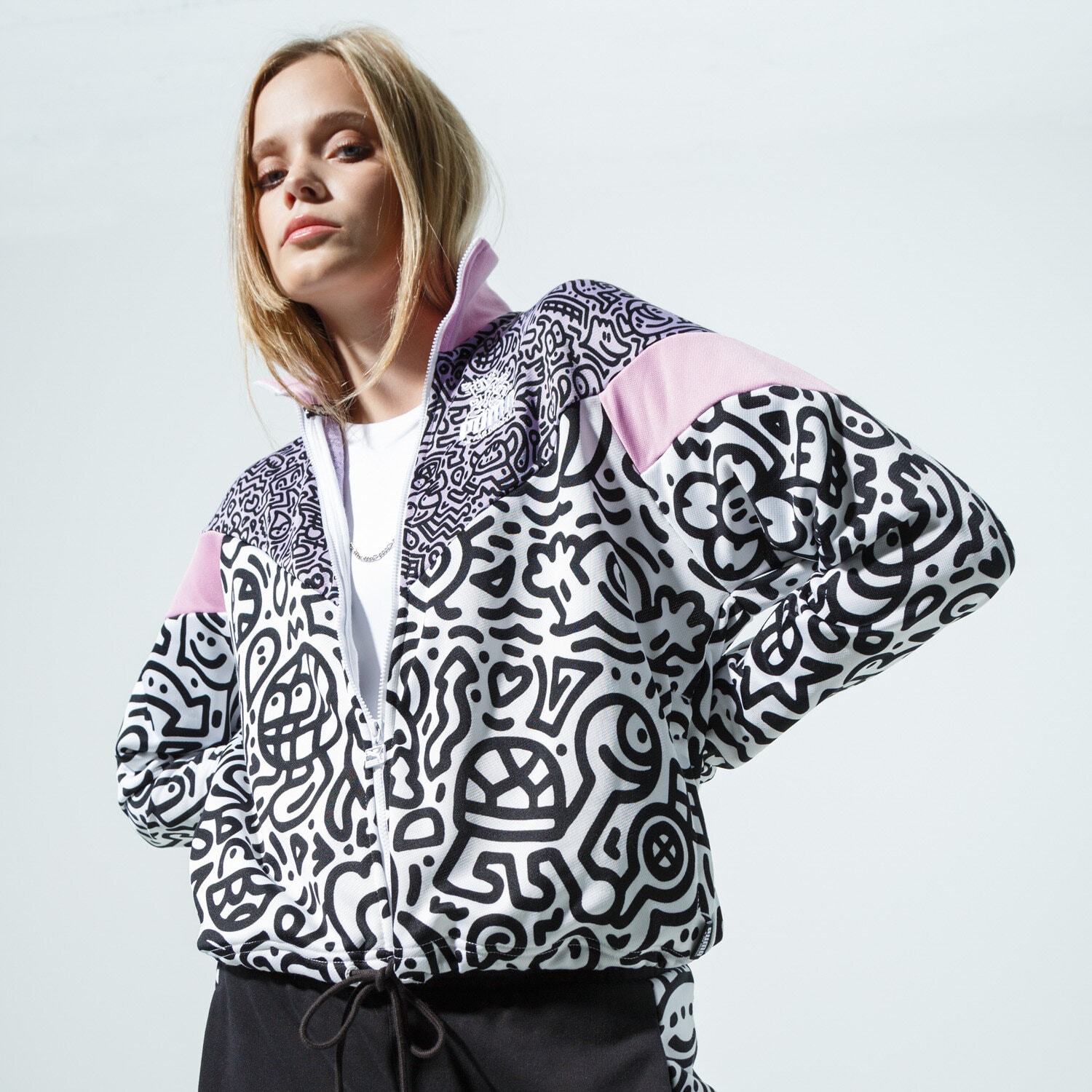 Femei geacă de iarnă PUMA JACHETĂ PUMA X MR DOODLE MCS TRACK JACKET 59865188 Mulicolor