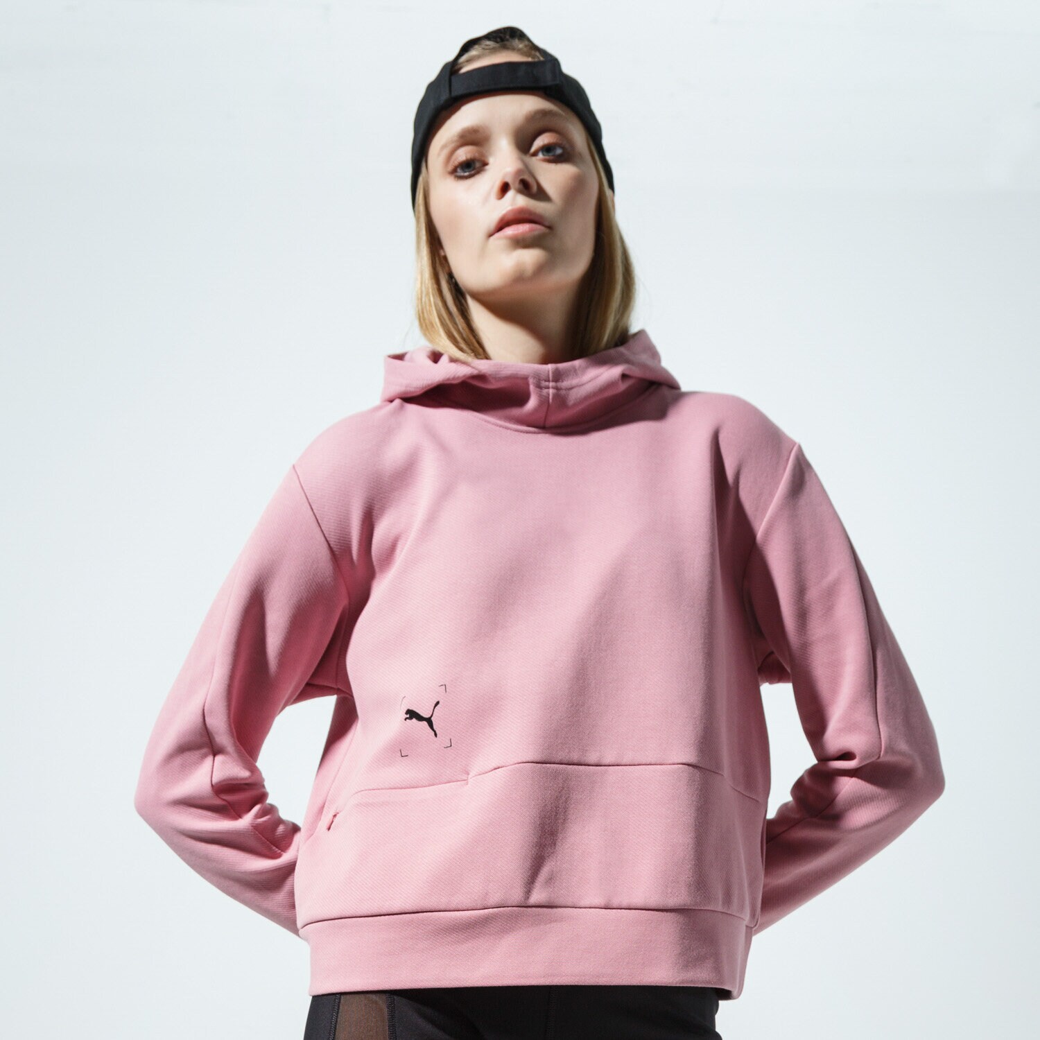 Femei bluză PUMA BLUZĂ CU GLUGĂ NU-TILITY HOODIE 58354816 Roz